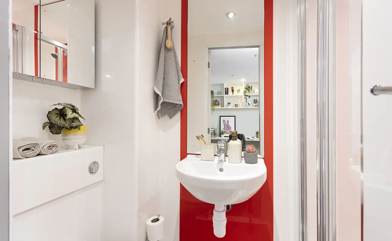 Bathroom in all ensuite rooms and studios (excluding accessible)