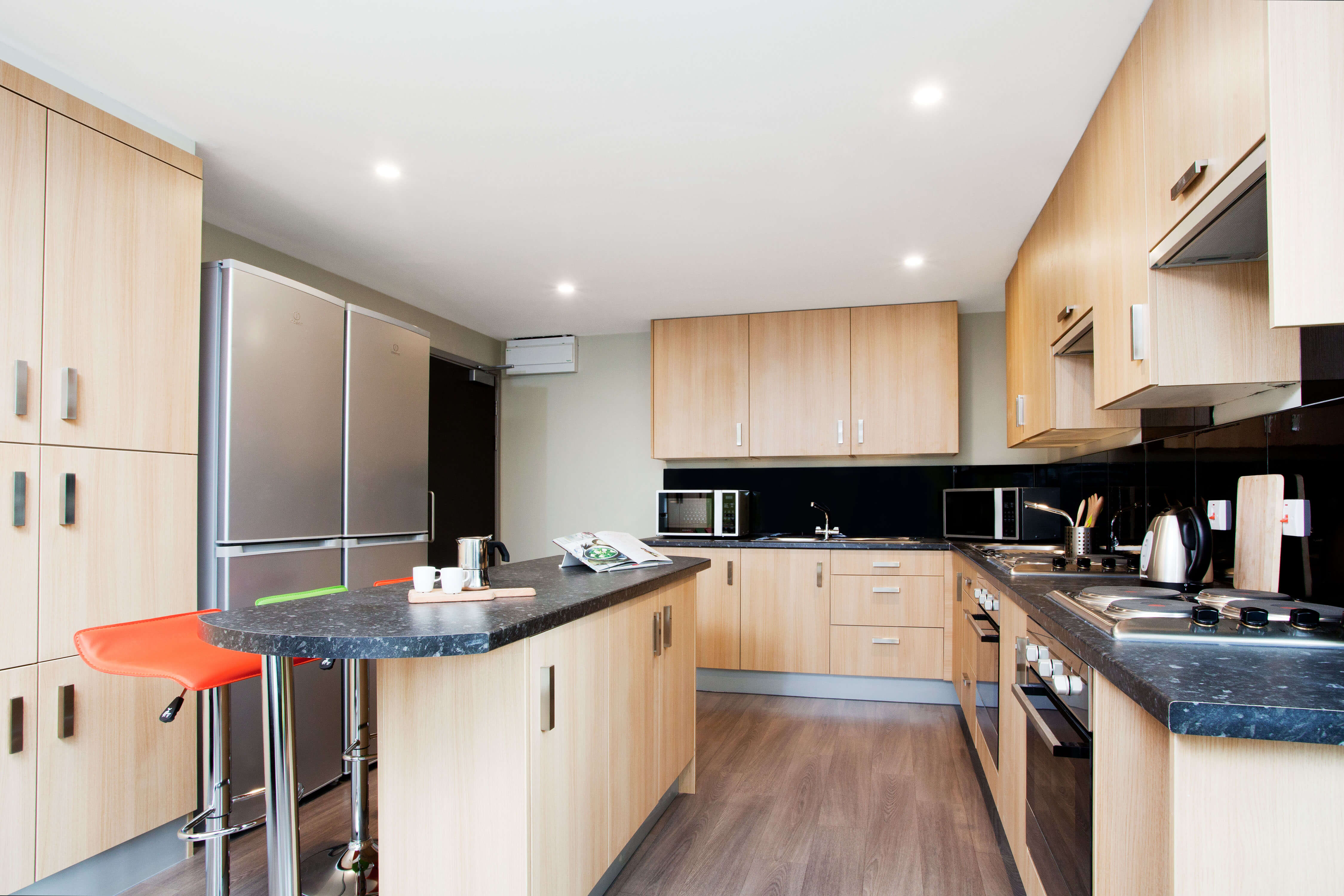 Kitchen with breakfast bar