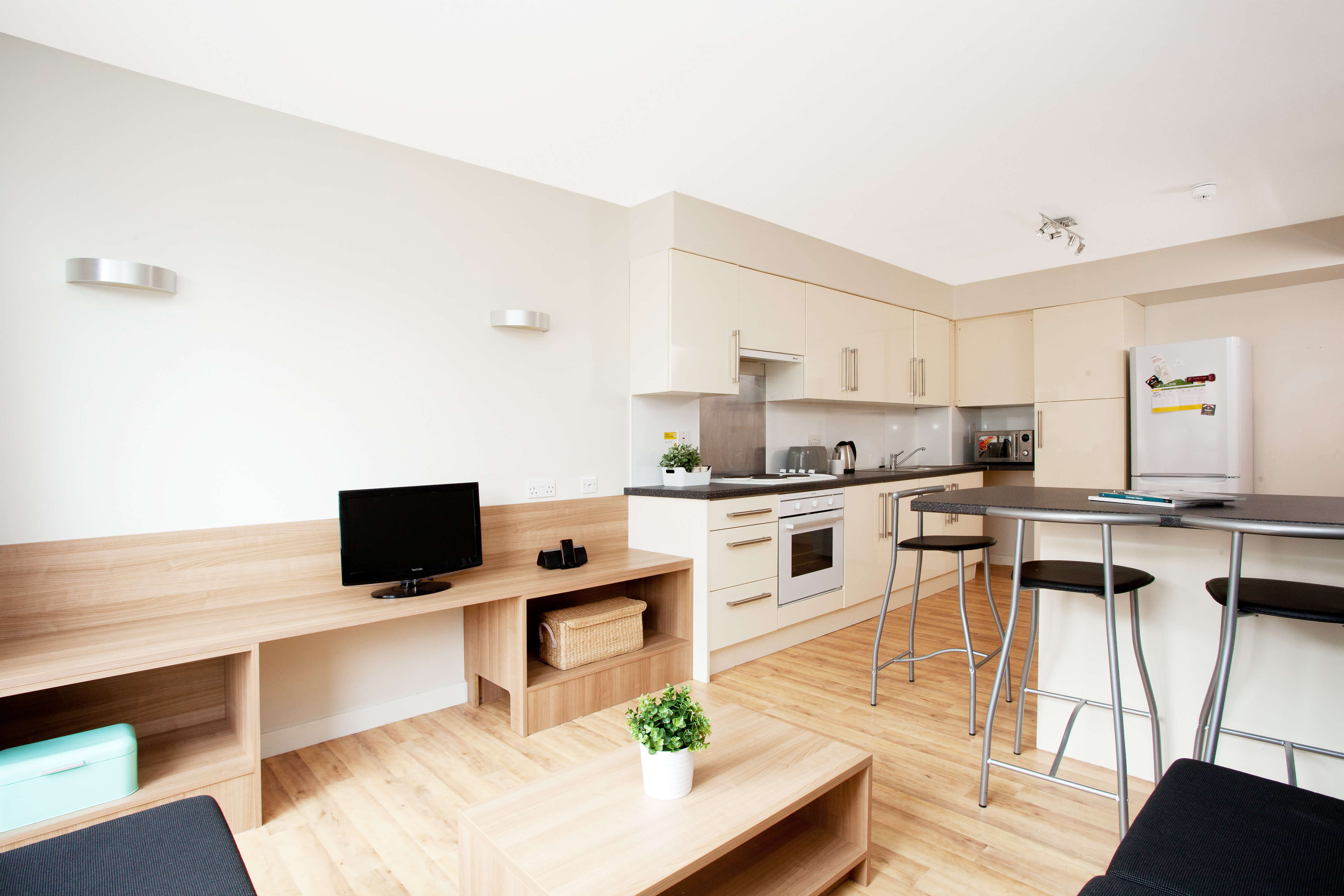 Kitchen breakfast bar and sofas