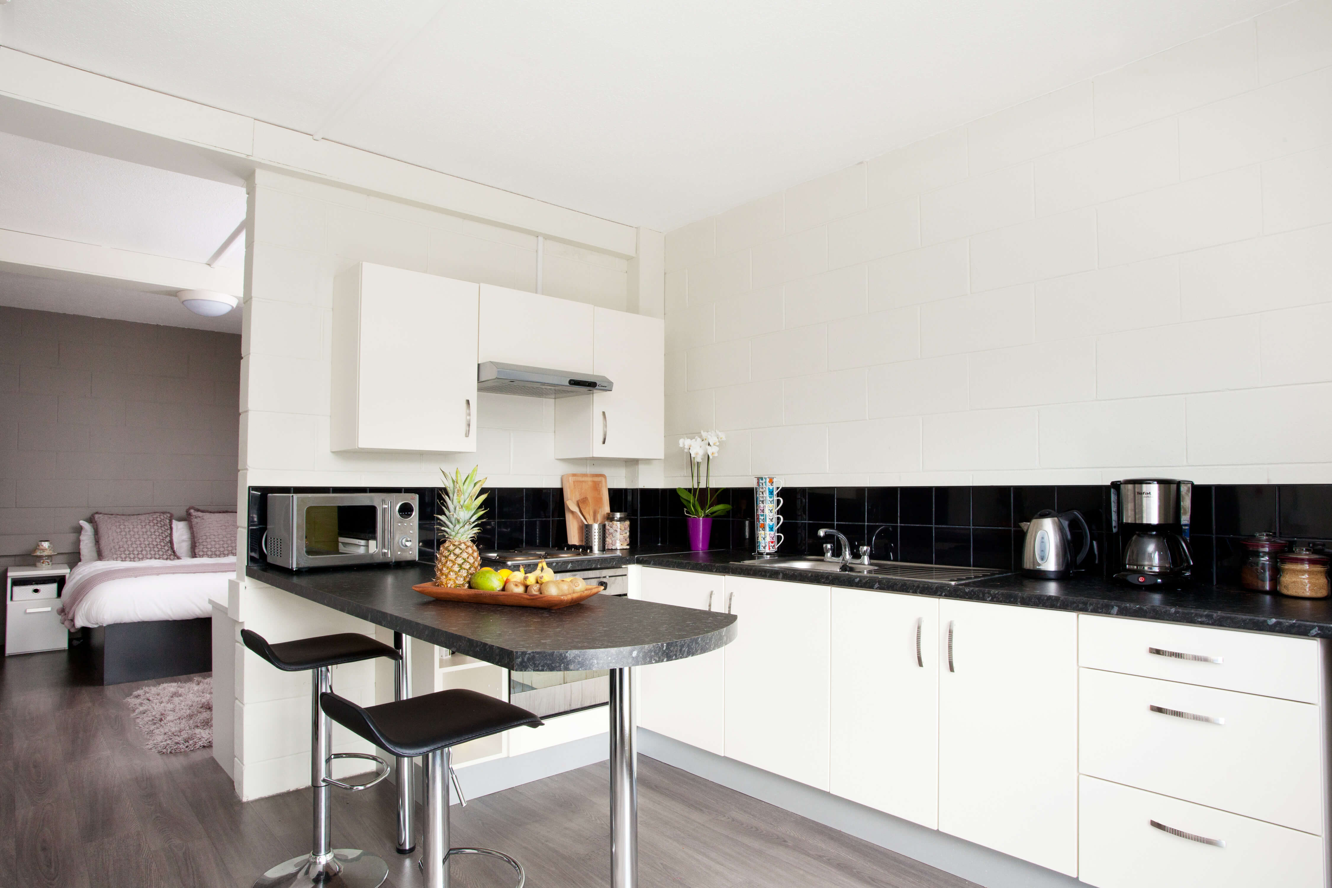 Kitchen and breakfast bar in a Premium Range 1 Studio room 