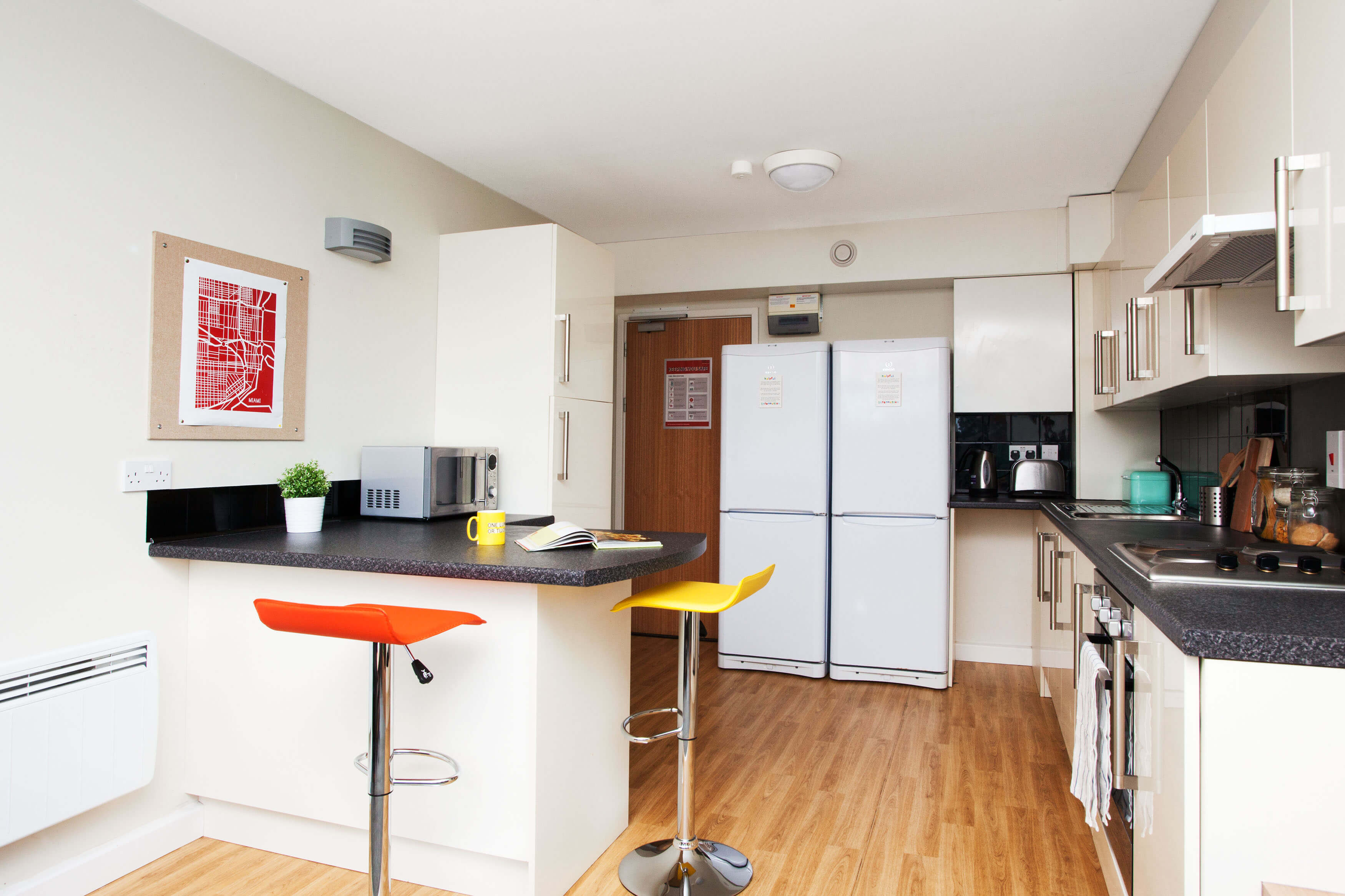 Kitchen with breakfast bar