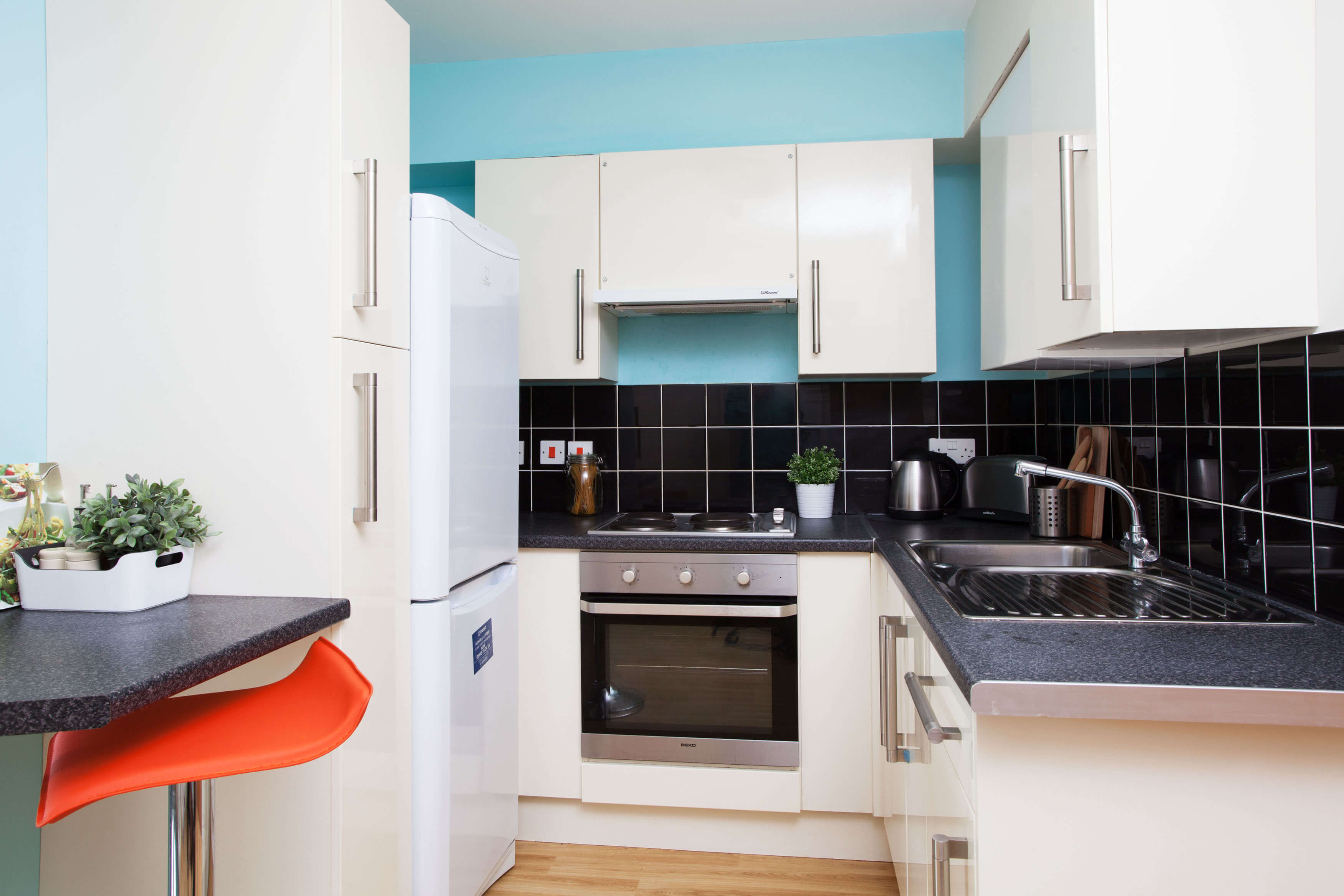 Kitchen with breakfast bar