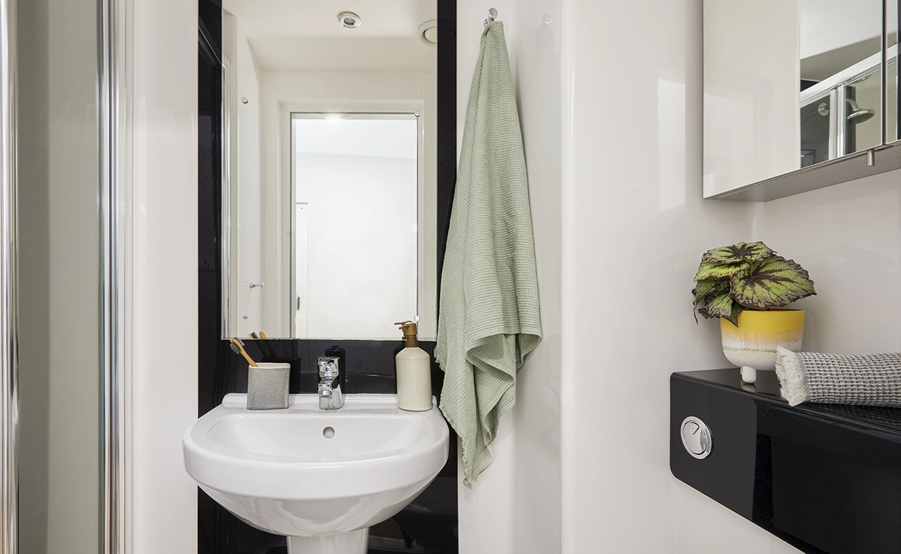 Bathroom in all ensuite rooms and studios (excluding accessible)