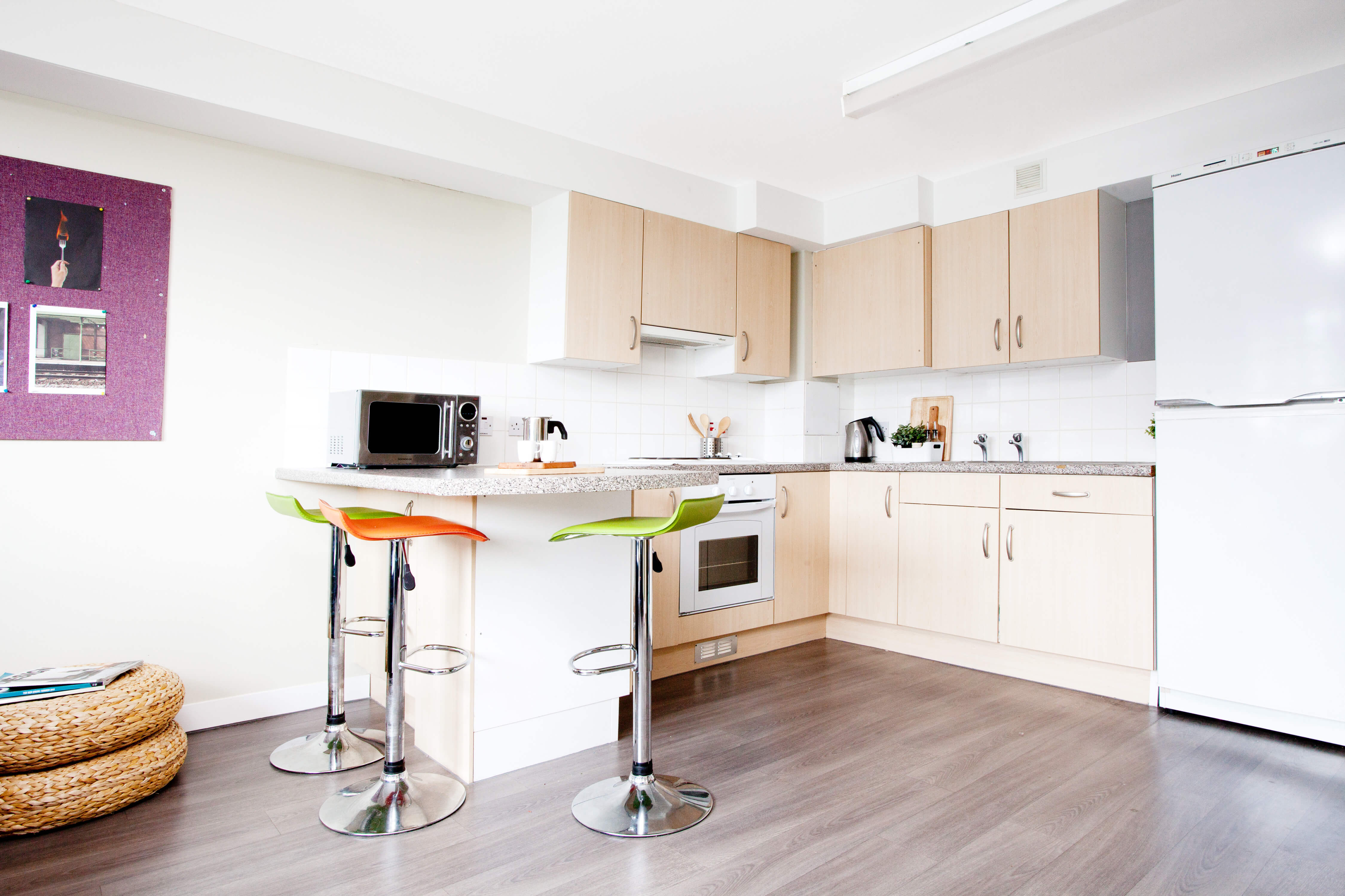 Kitchen with breakfast bar