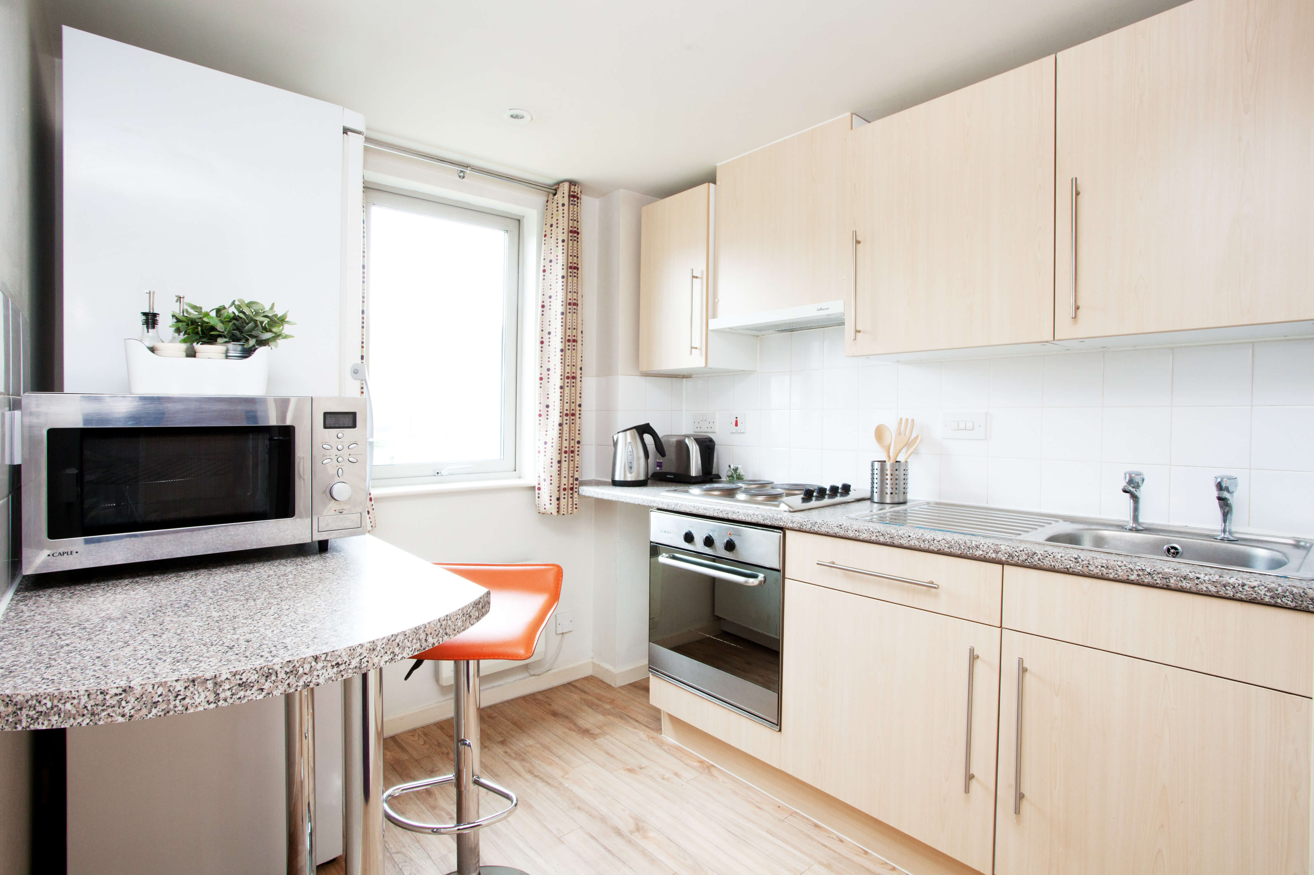 Kitchen with breakfast bar