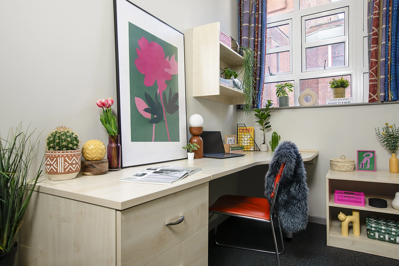 Study space in an Ensuite Basic room