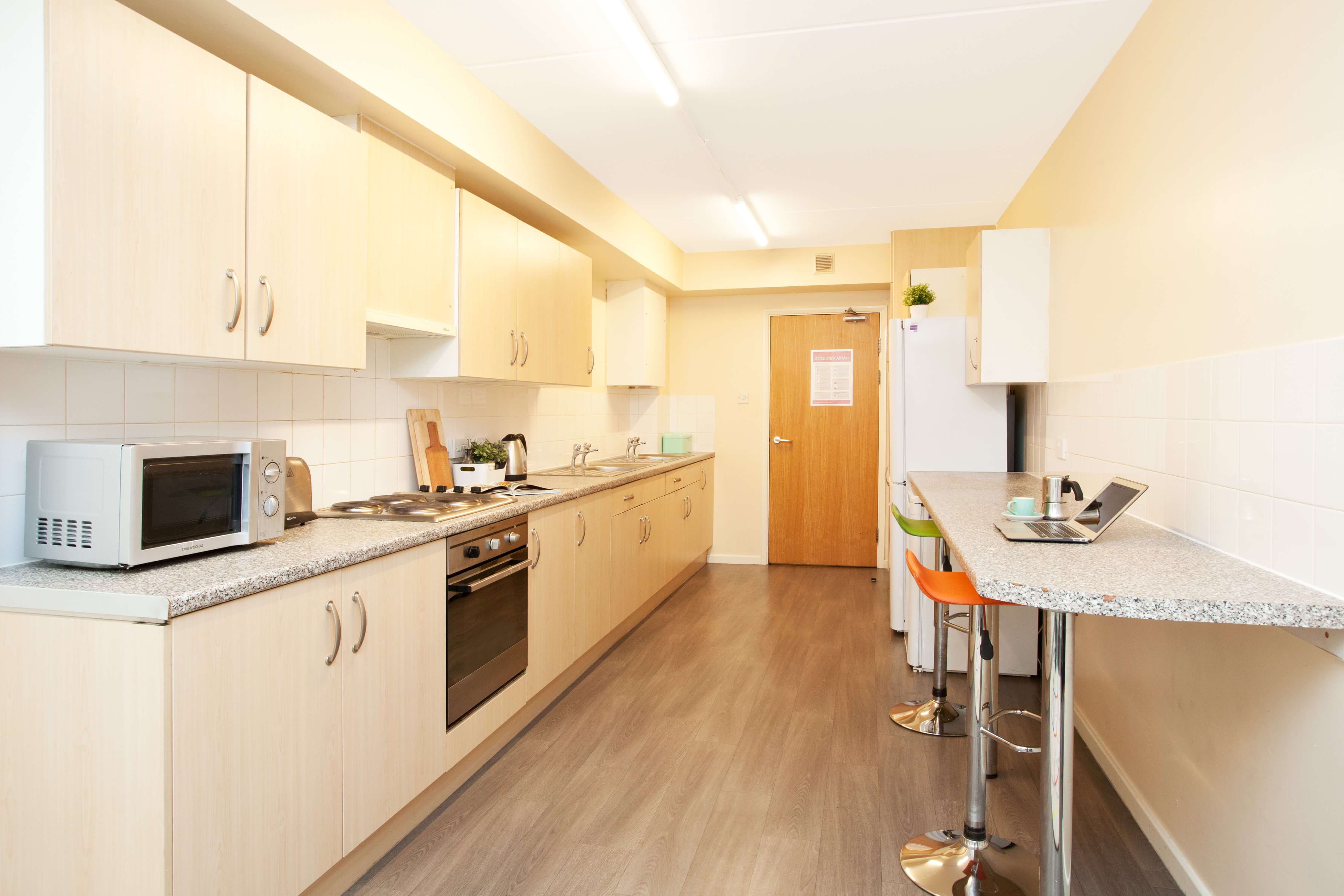 Kitchen with breakfast bar