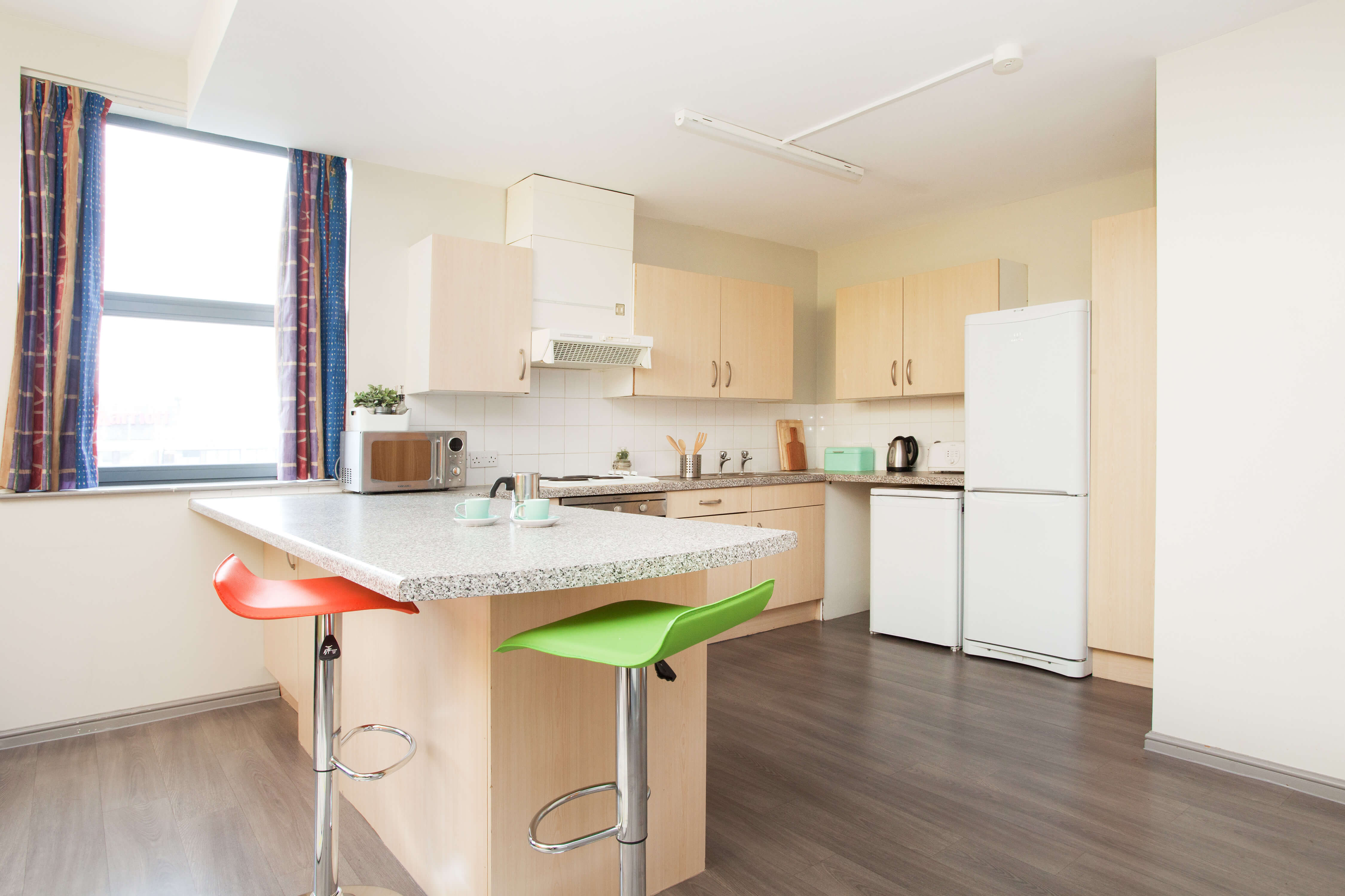 Kitchen with breakfast bar