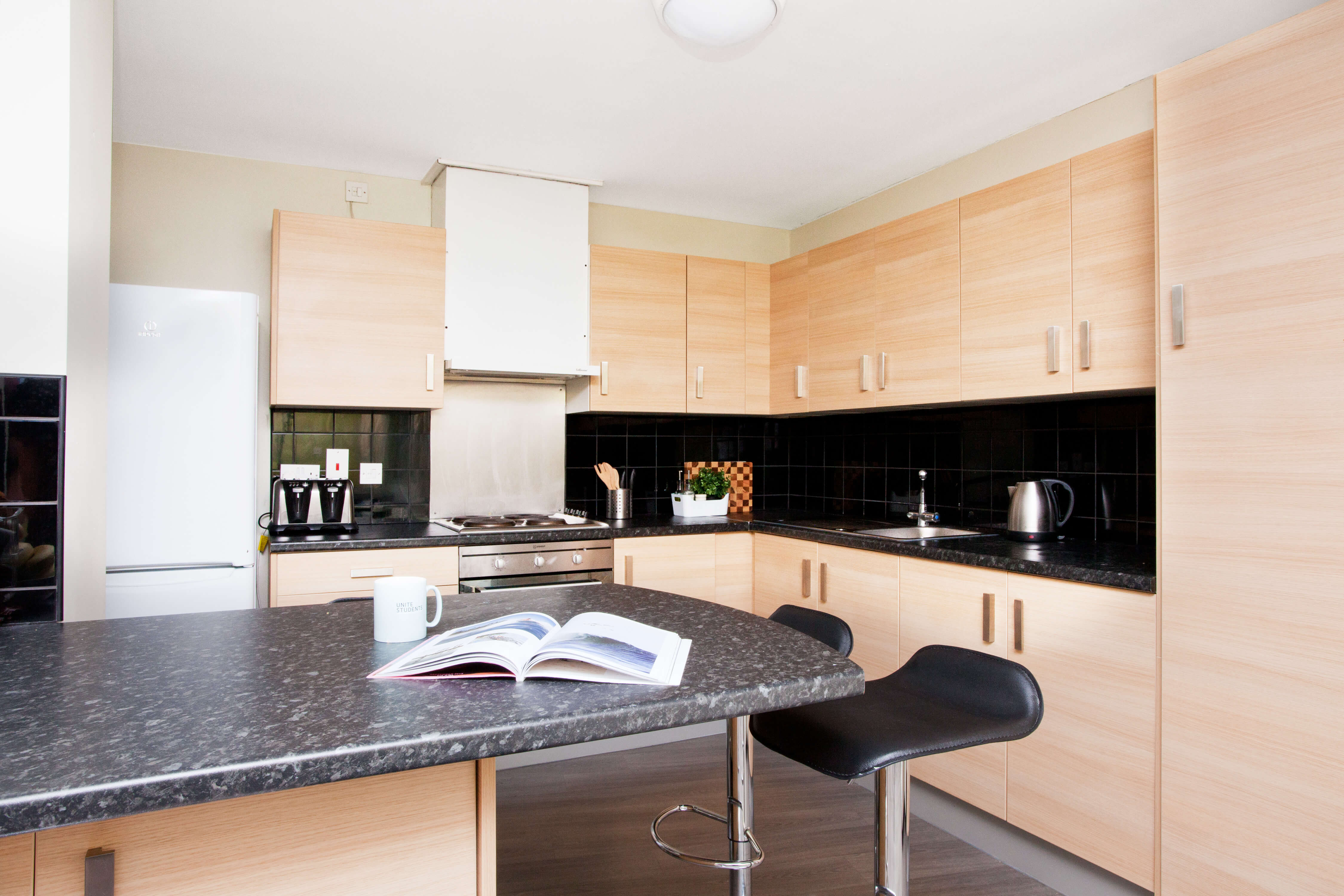 Kitchen and breakfast bar