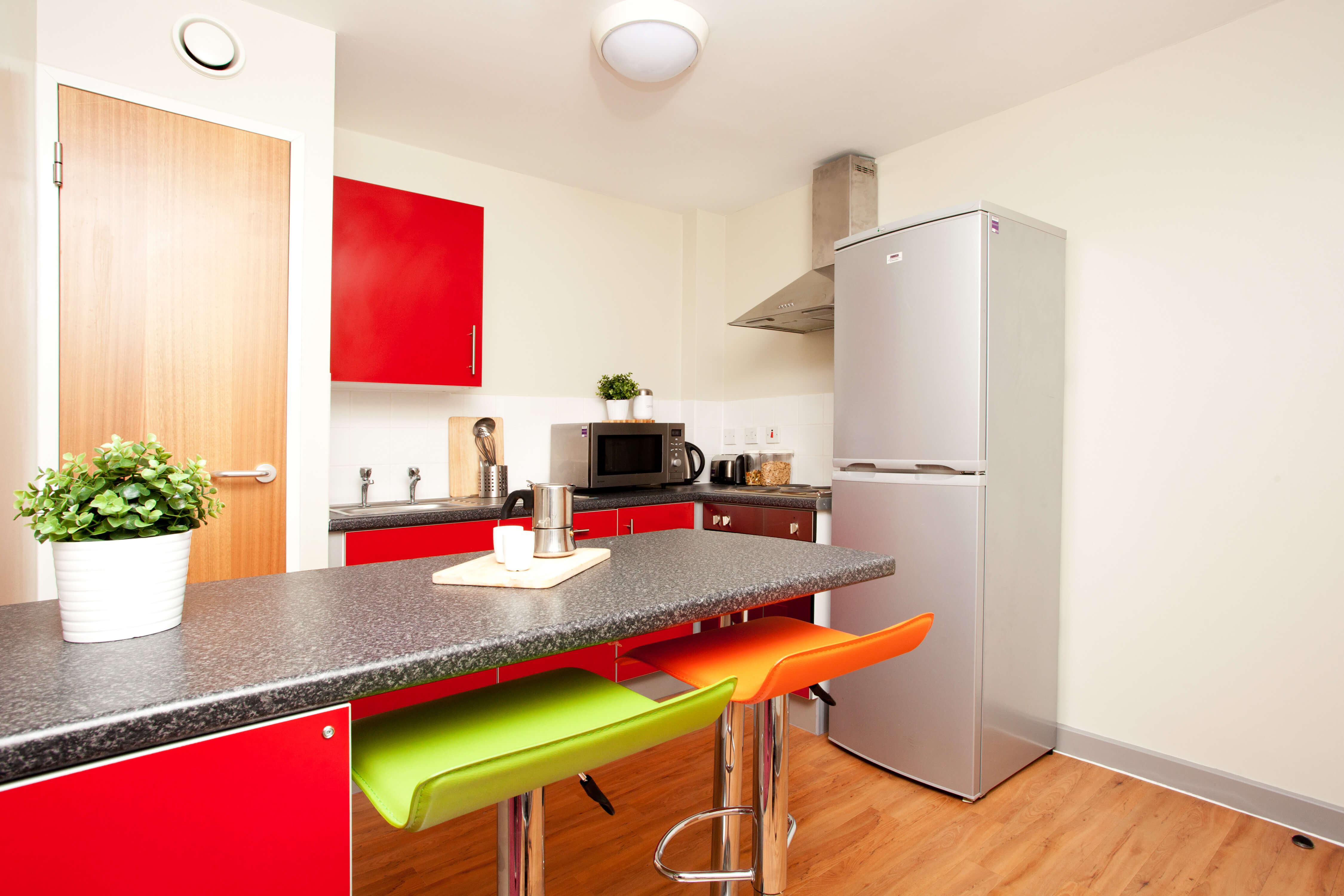 Kitchen with breakfast bar