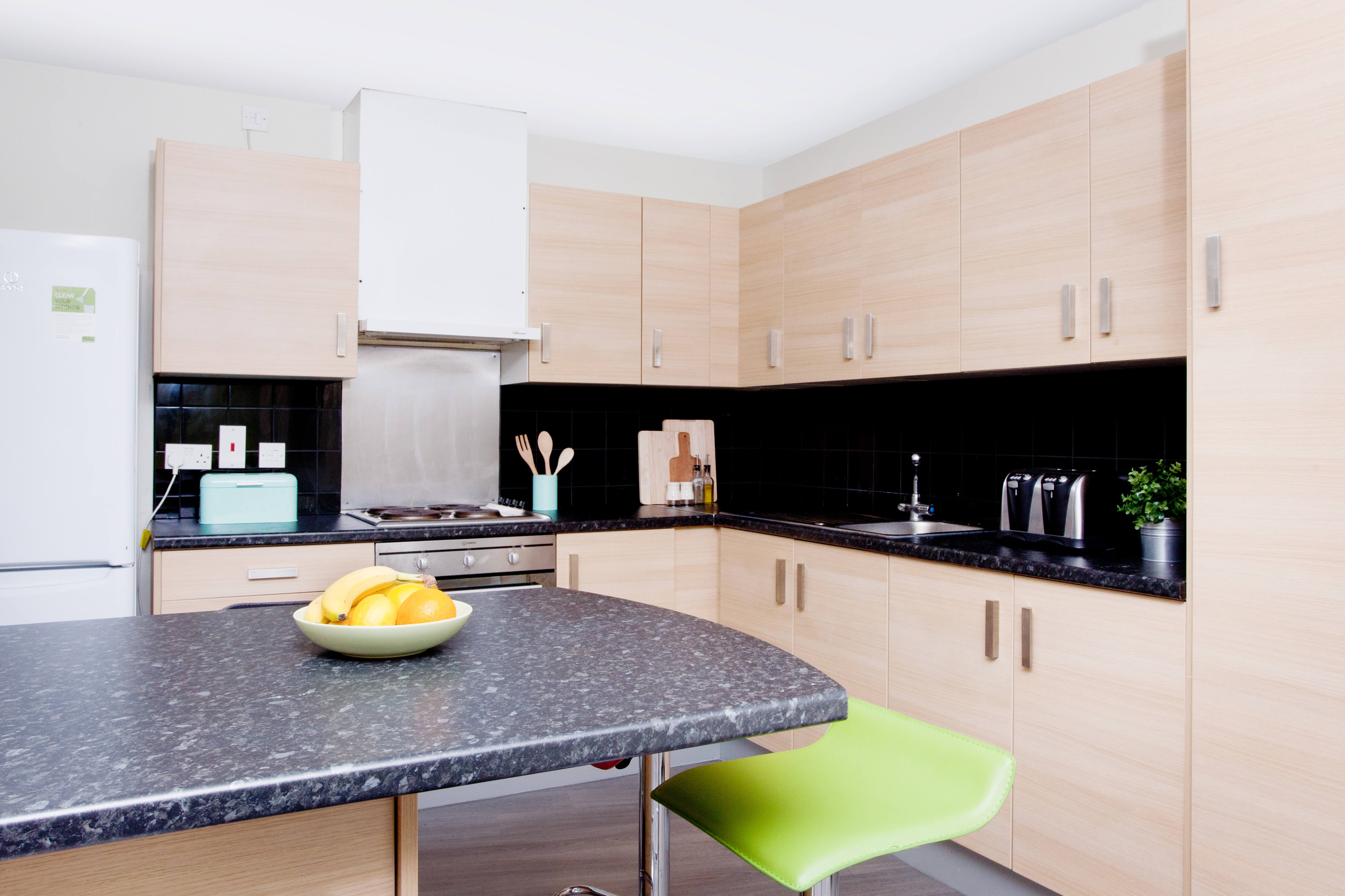 Kitchen with breakfast bar