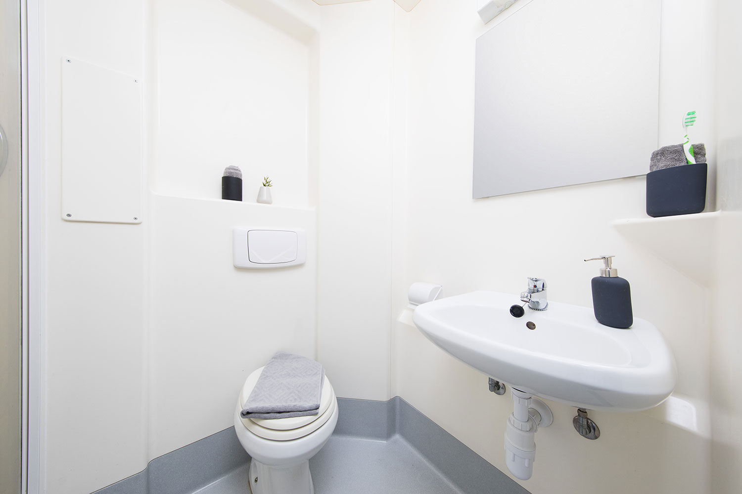 Premium Range 1 En-suite room at Clodien House