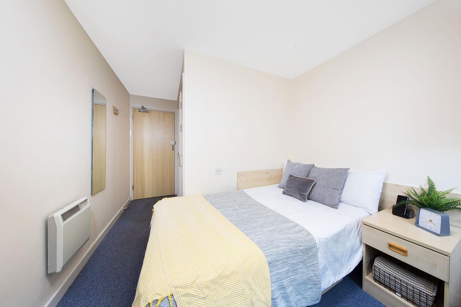 Premium Range 1 En-suite room at Severn Point