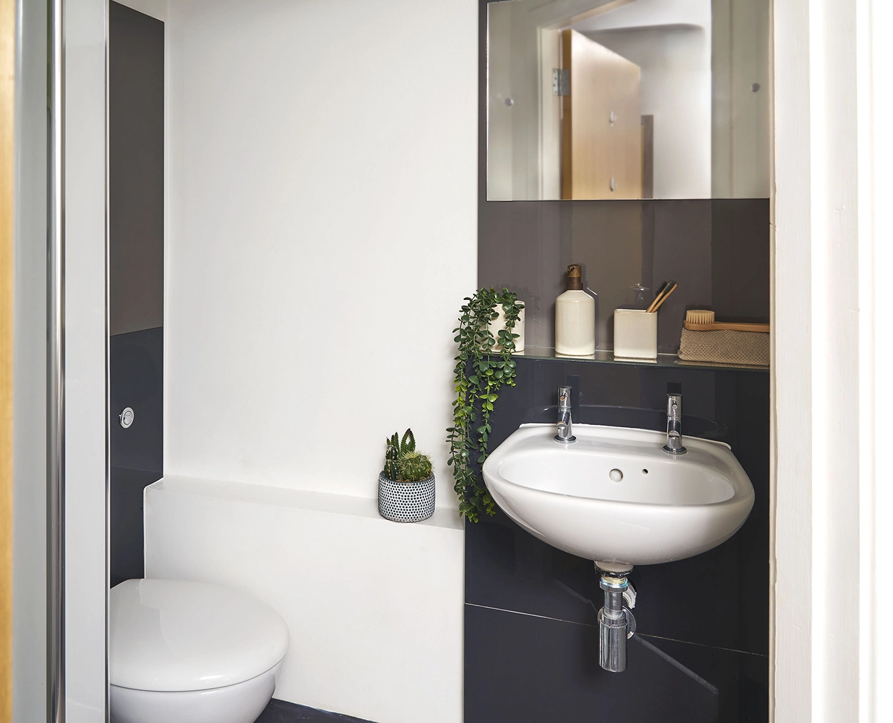 Studio bathroom