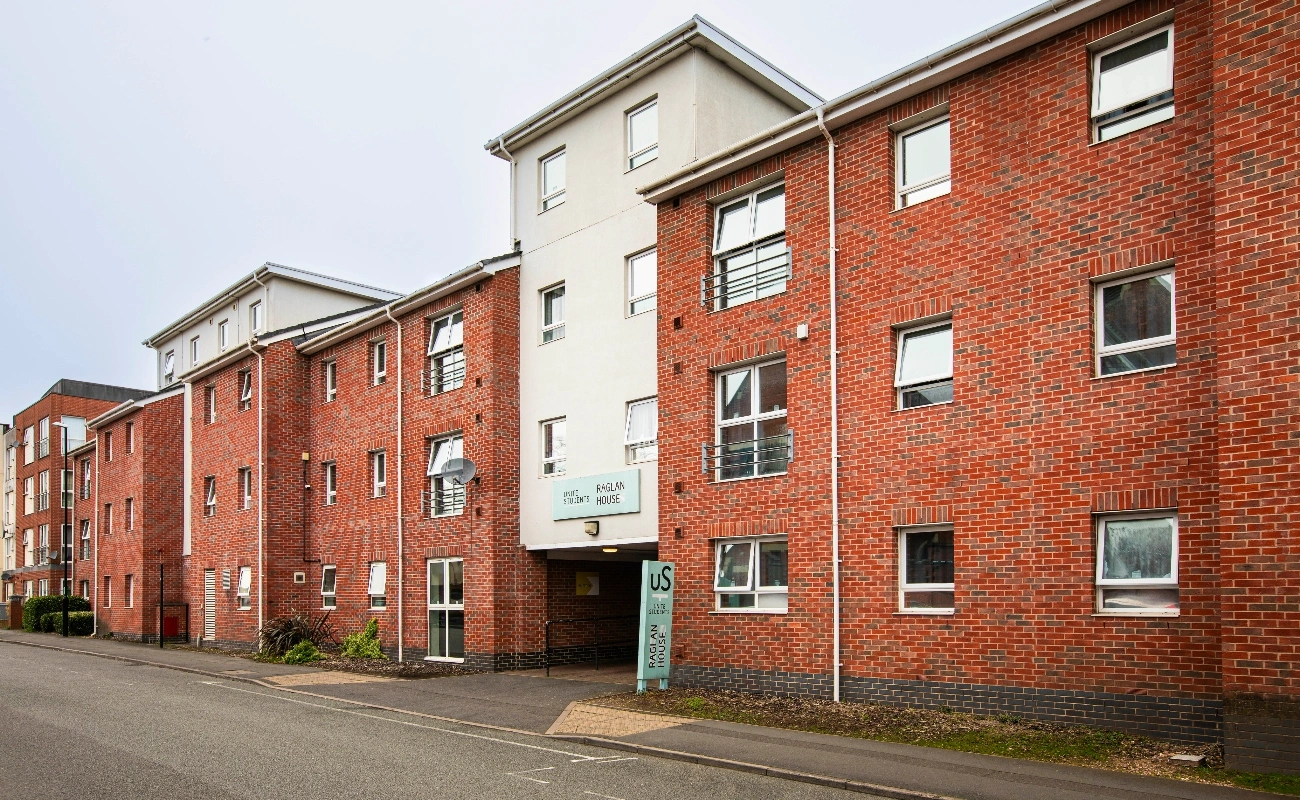 Exterior of the Raglan House building