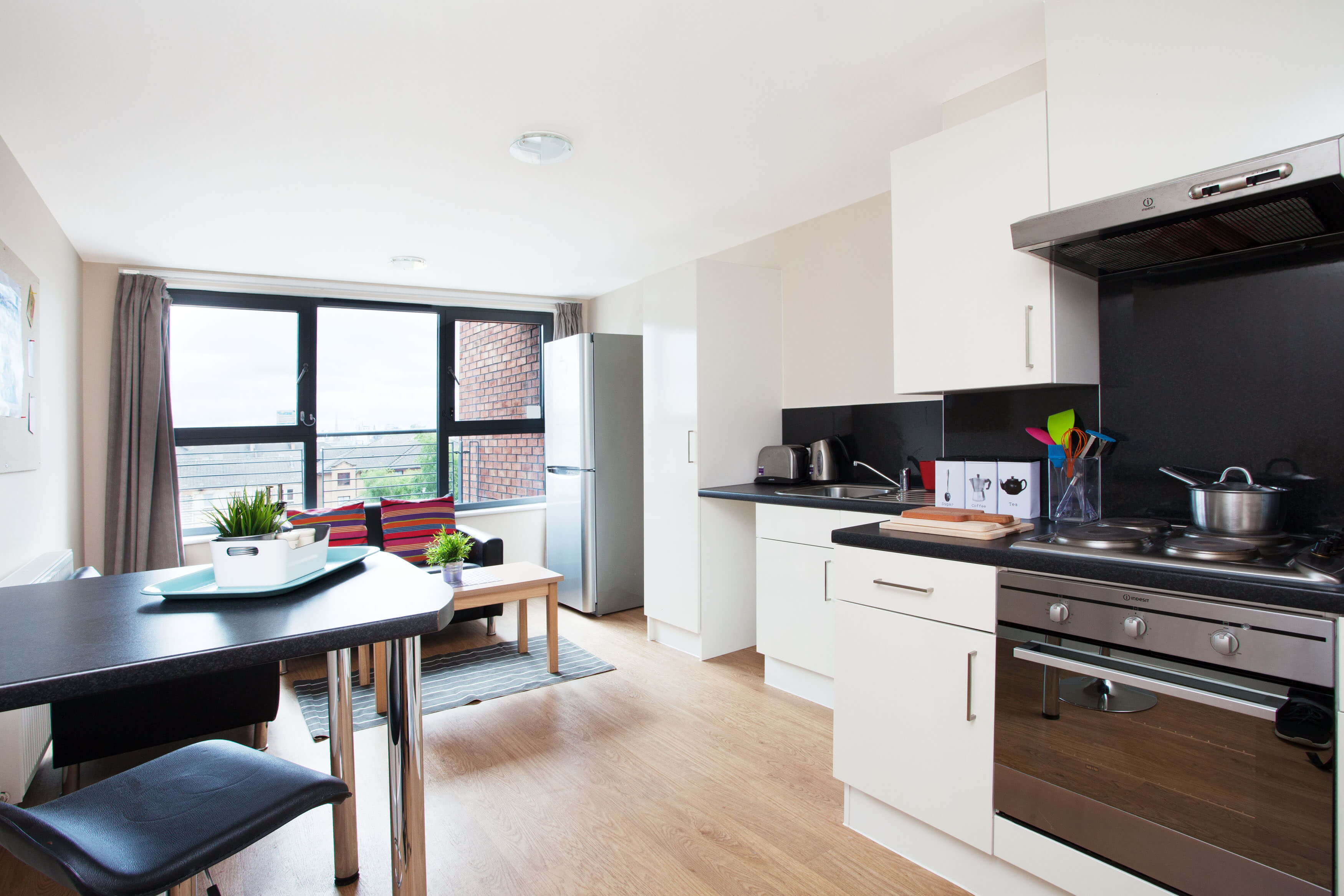 Classic Two Bedroom Flat at Kelvin Court