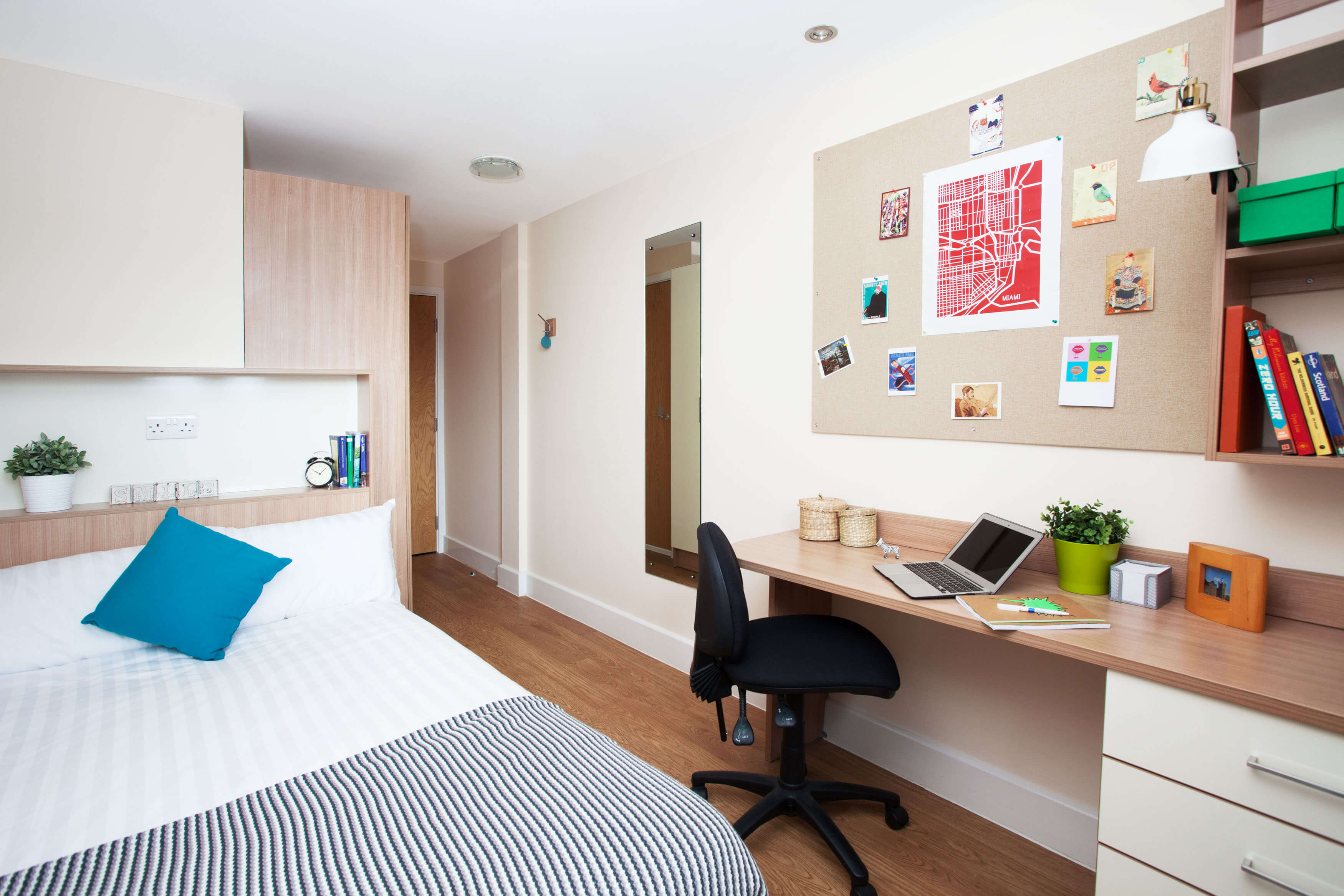 Classic En-suite room at Kelvin Court