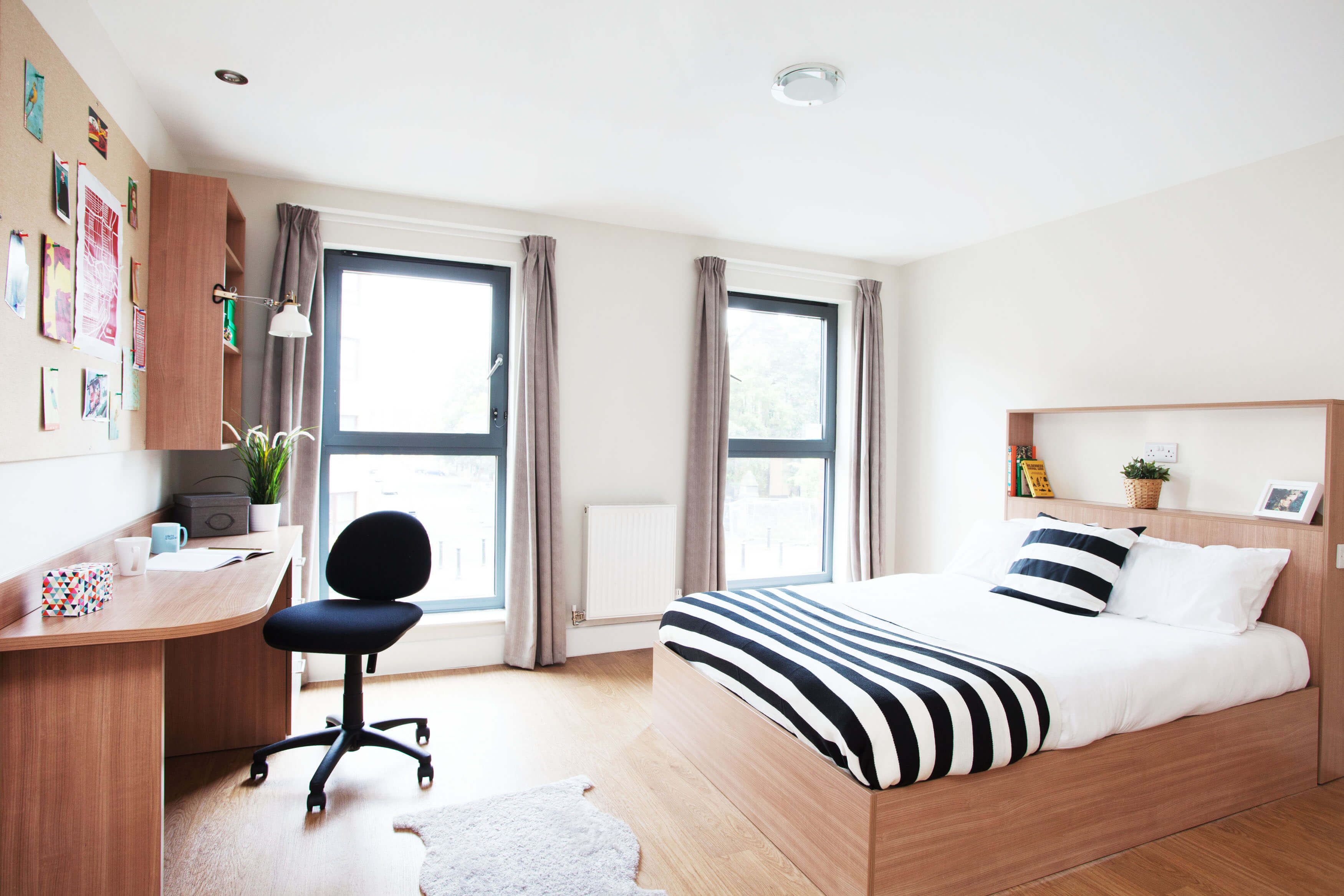 Premium Range 2 En-suite room at Kelvin Court