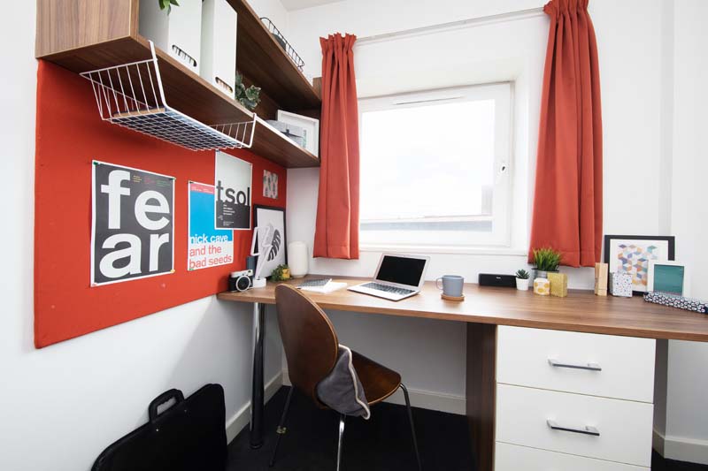 Study space in a Classic En-suite room