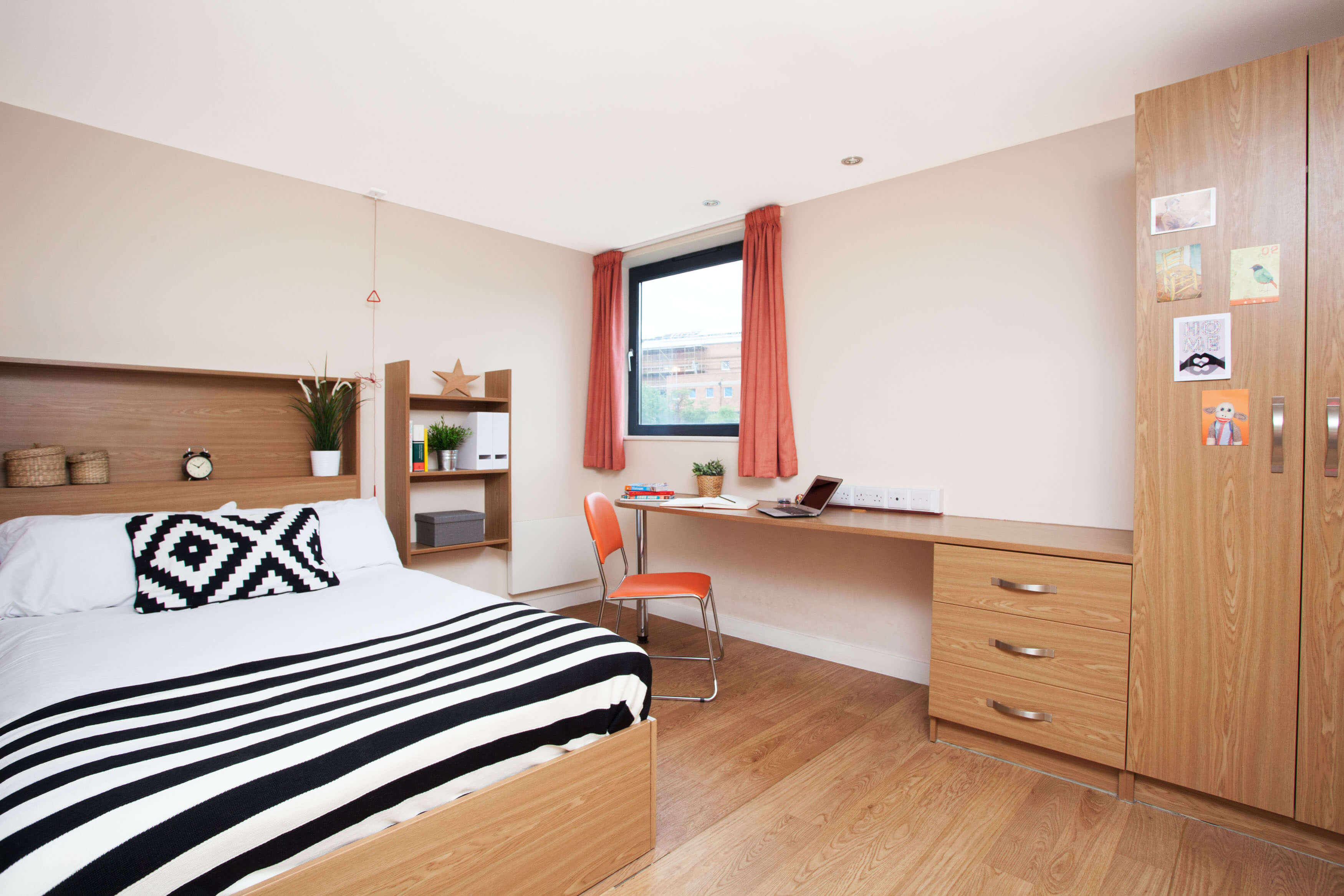 Premium Range 1 Accessible En-suite room at Thurso Street