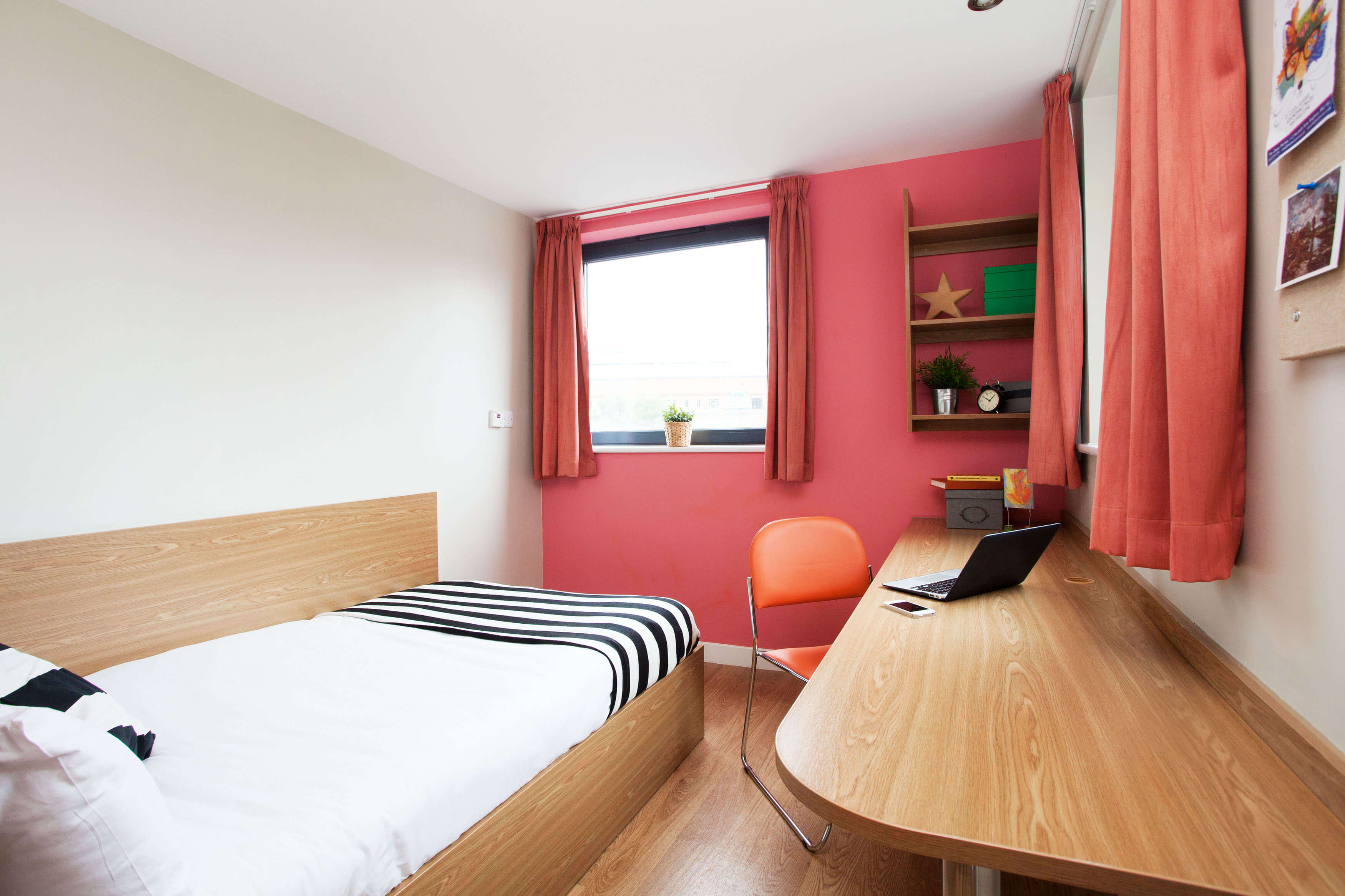 Premium Range 2 En-suite room at Thurso Street