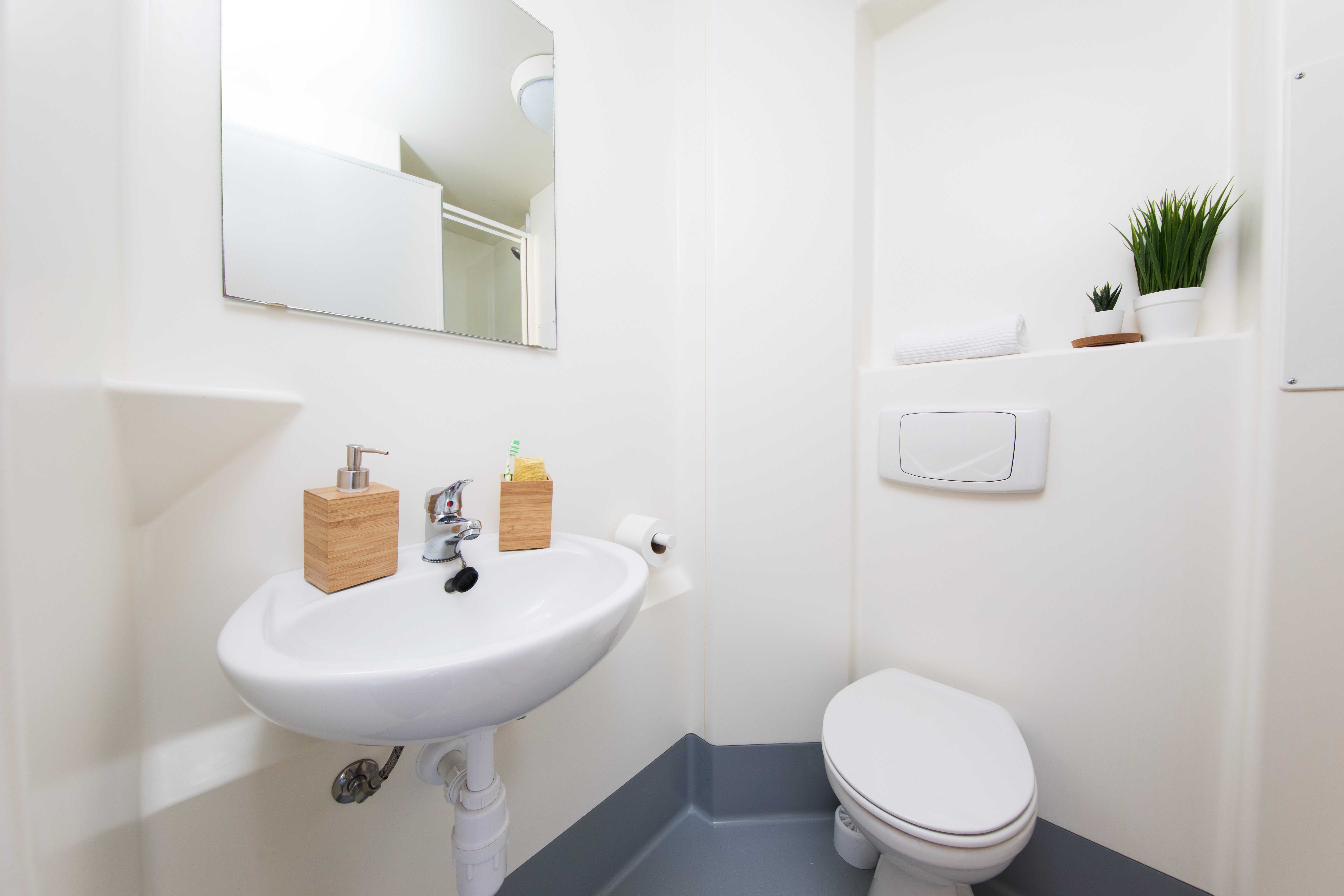 Premium Range 1 En-suite room at Concept Place