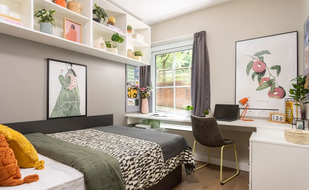 En-suite bedroom