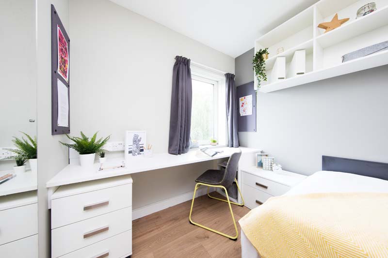 Study space in a Classic En-suite room