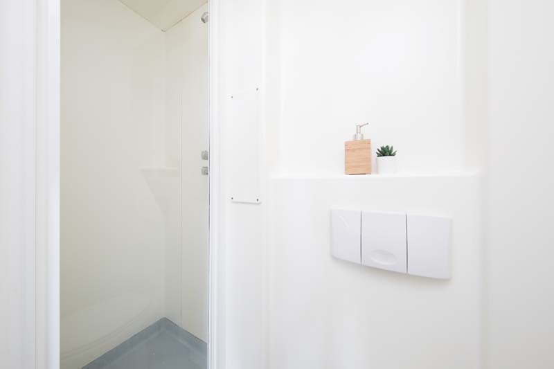 Shower cubicle in a Premium Range 1 Studio