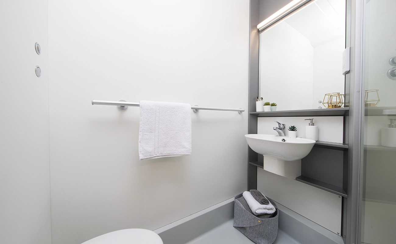 Bathroom in the Ensuite Classic rooms