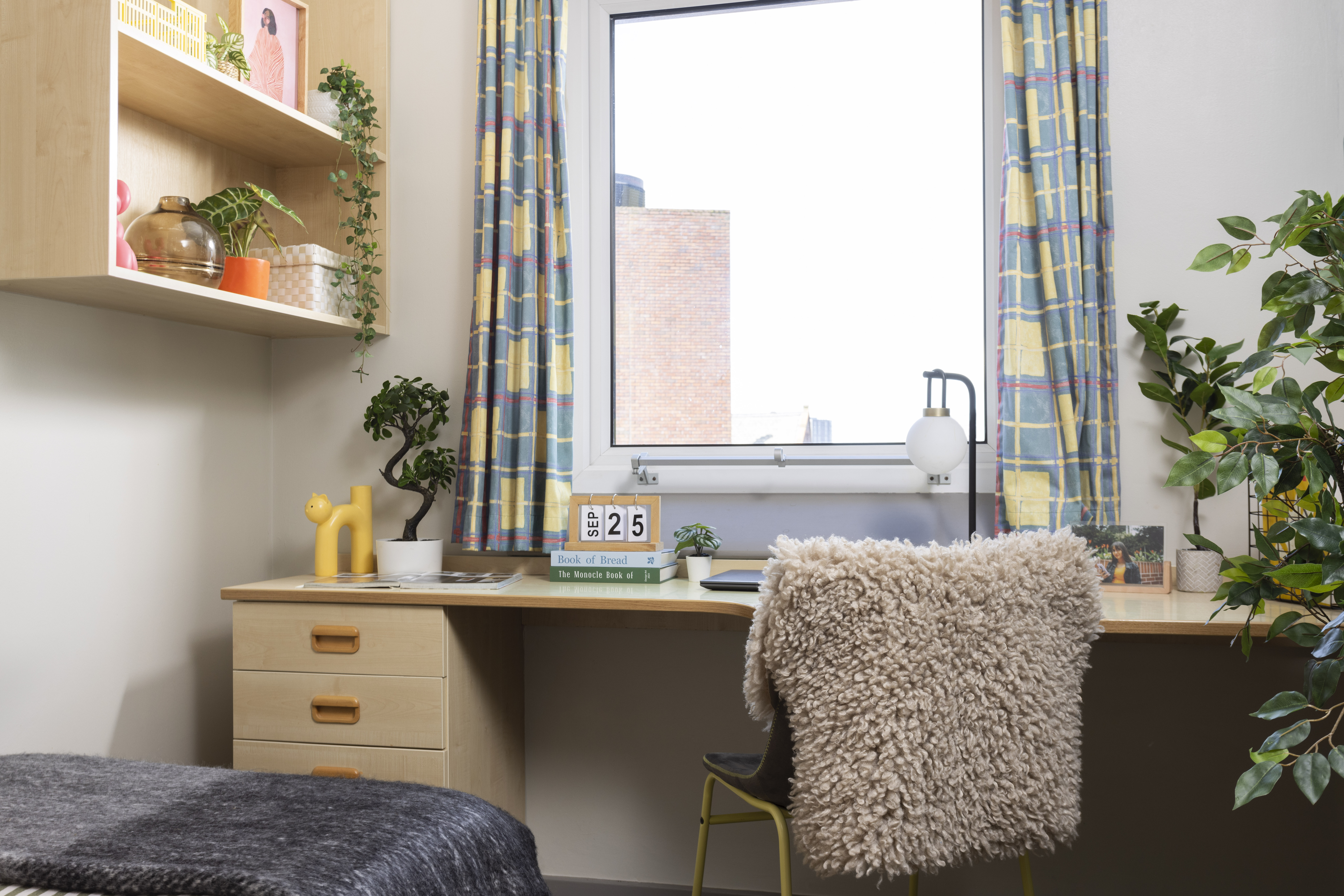Desk in a Classic Ensuite room