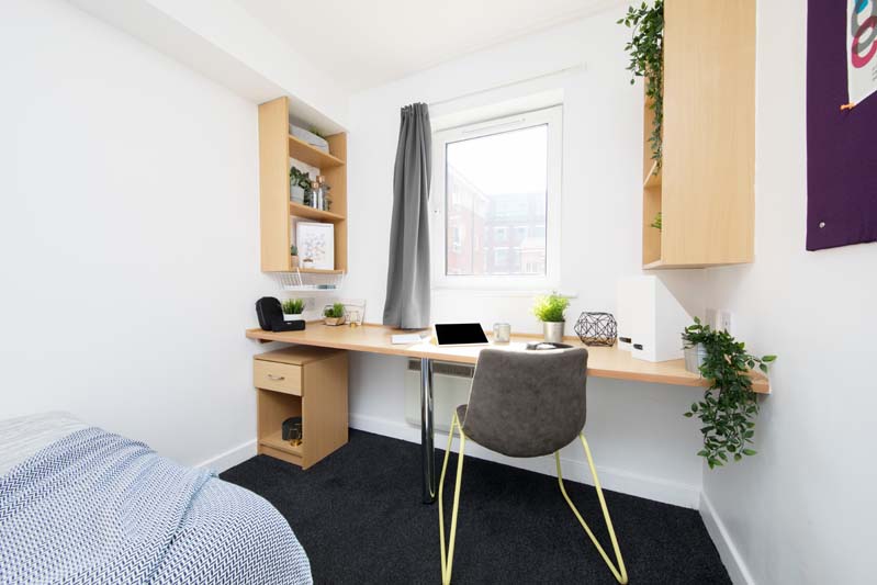 Study space in a Classic En-suite room