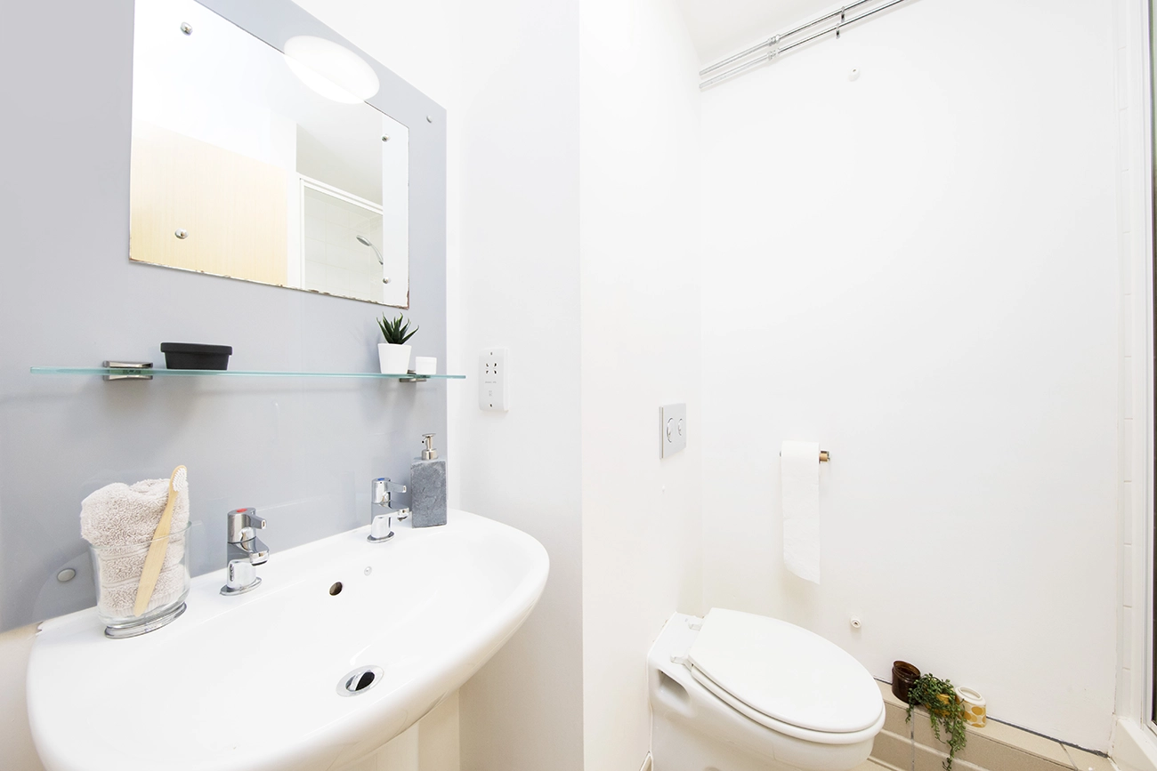 Bathroom in the Ensuite Classic rooms