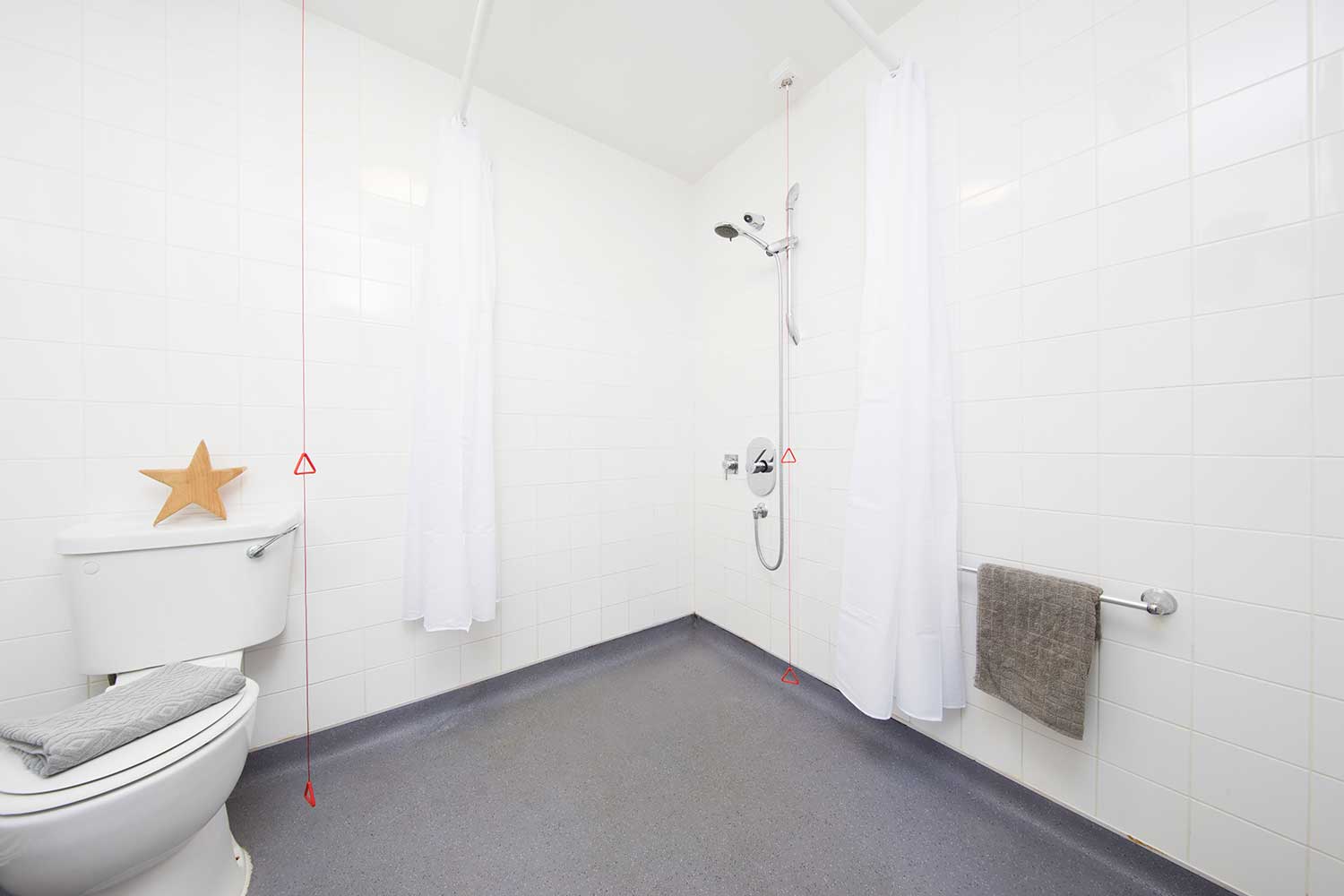 Classic accessible studio bathroom