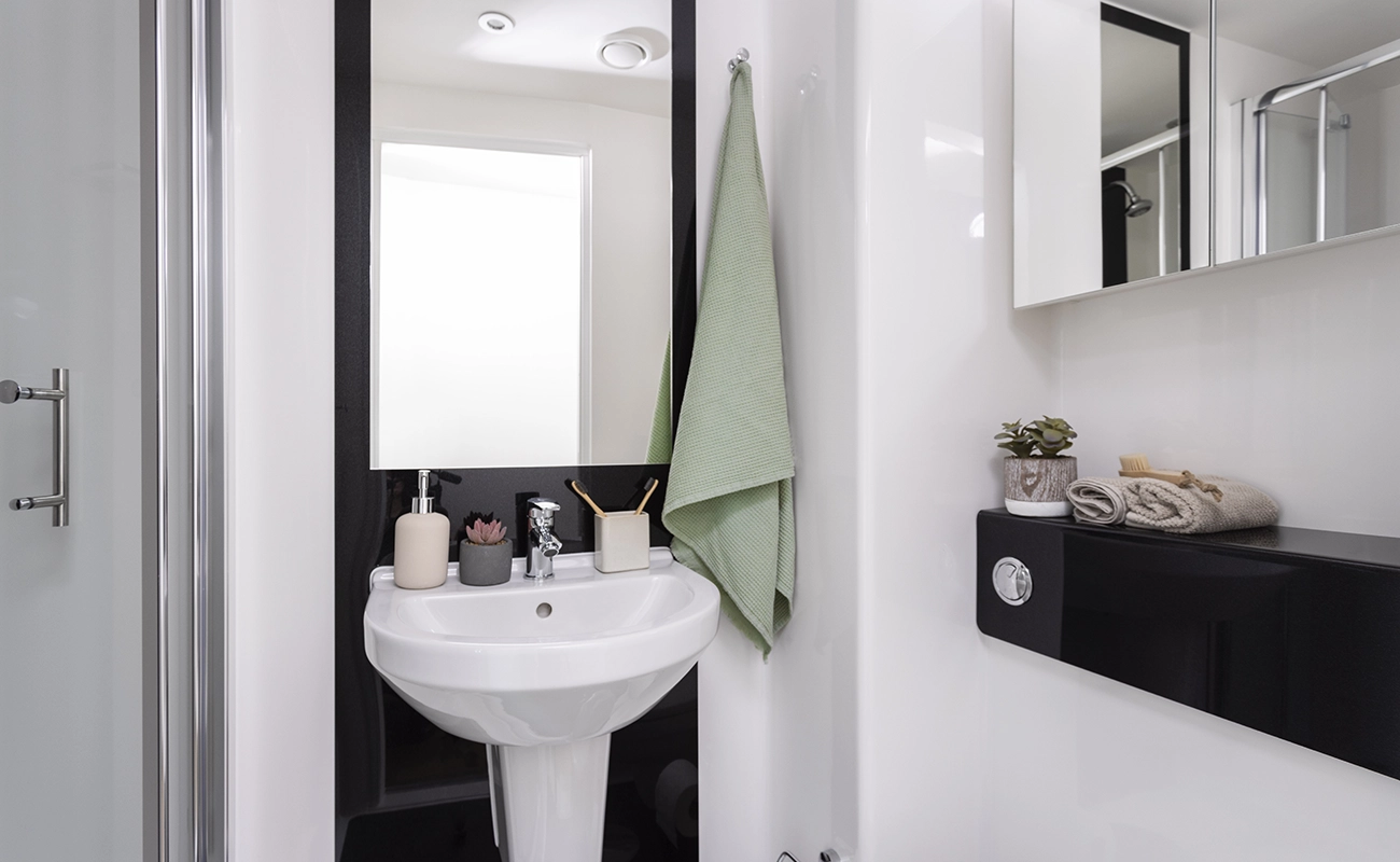 Bathroom in ensuite rooms and studios (excluding accessible, representative)