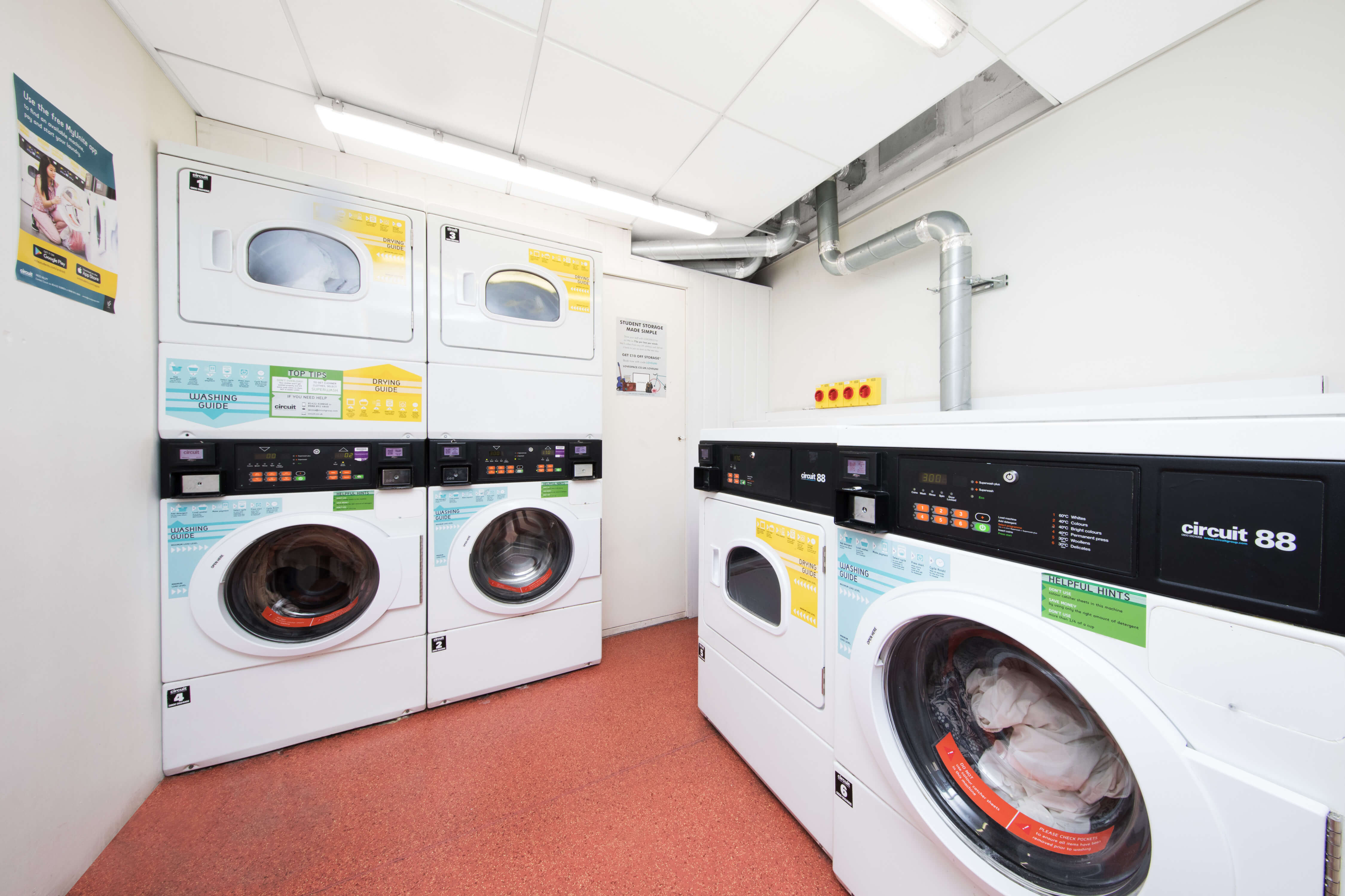 Laundry room at Student Living Heights