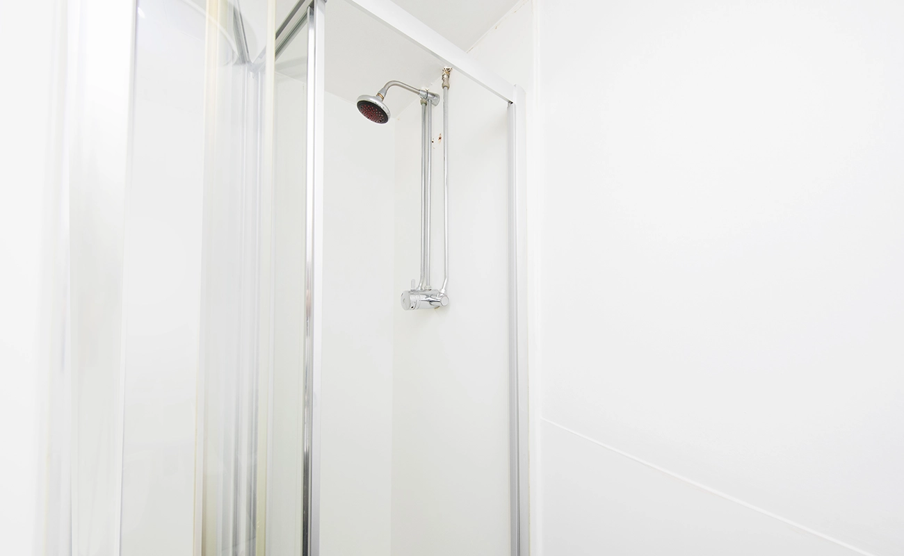 Shower cubicle in an Ensuite Premium Range 1 room bathroom