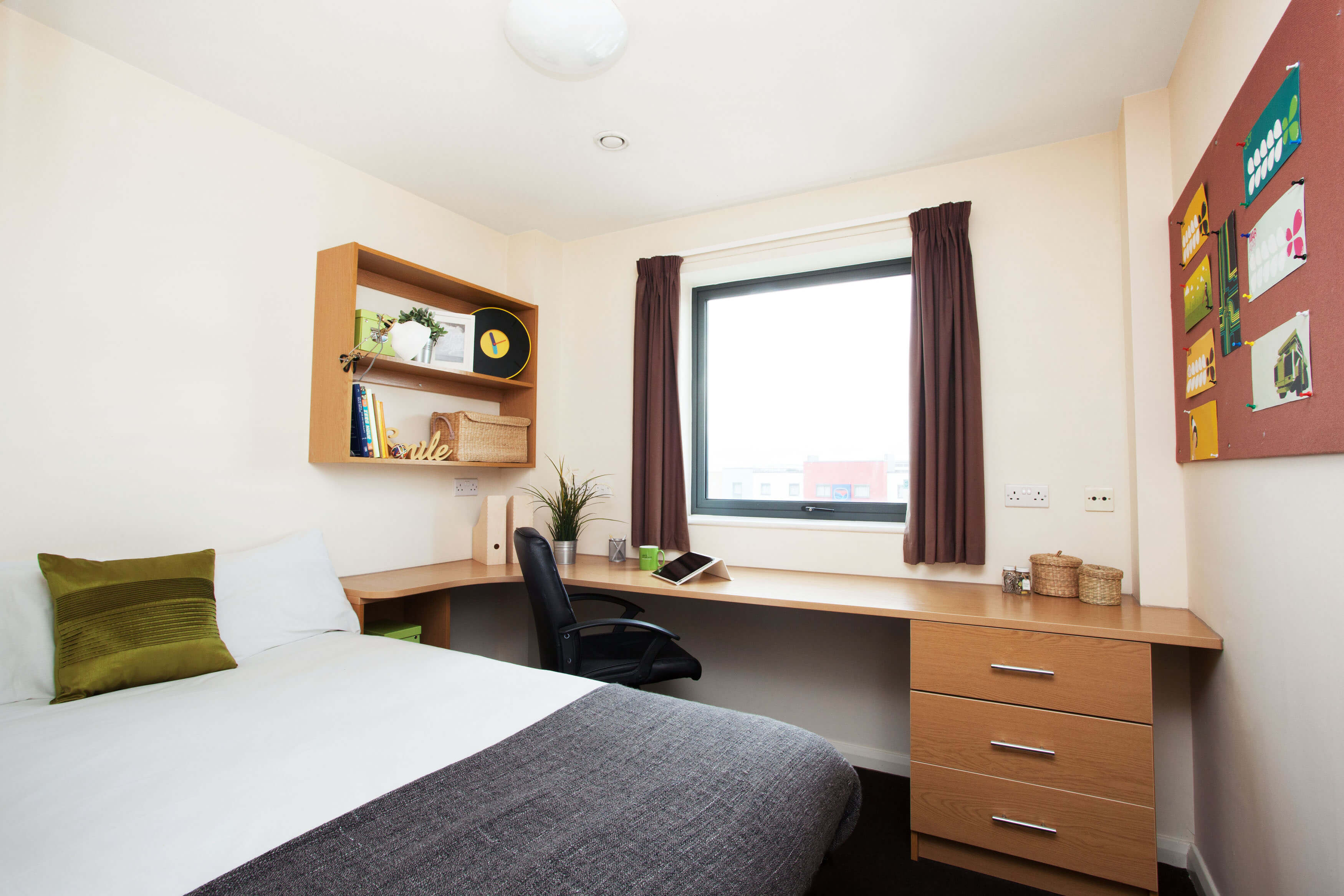 Premium Range 3 En-suite room at Waterways