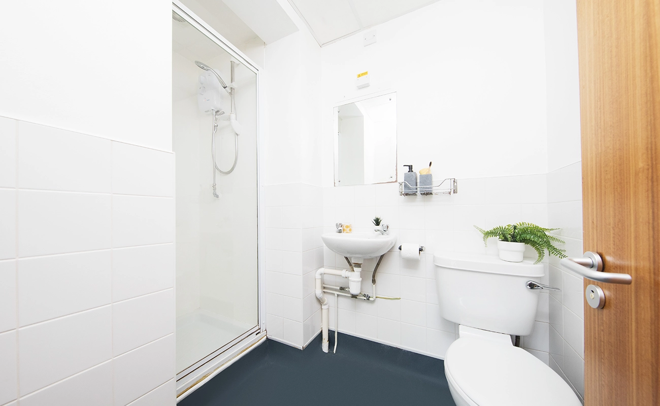 Bathroom in a One Bedroom Flat Classic
