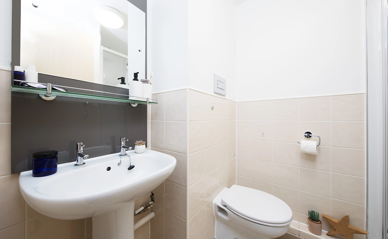 Bathroom in the Ensuite Classic and Ensuite Premium Range 1 rooms
