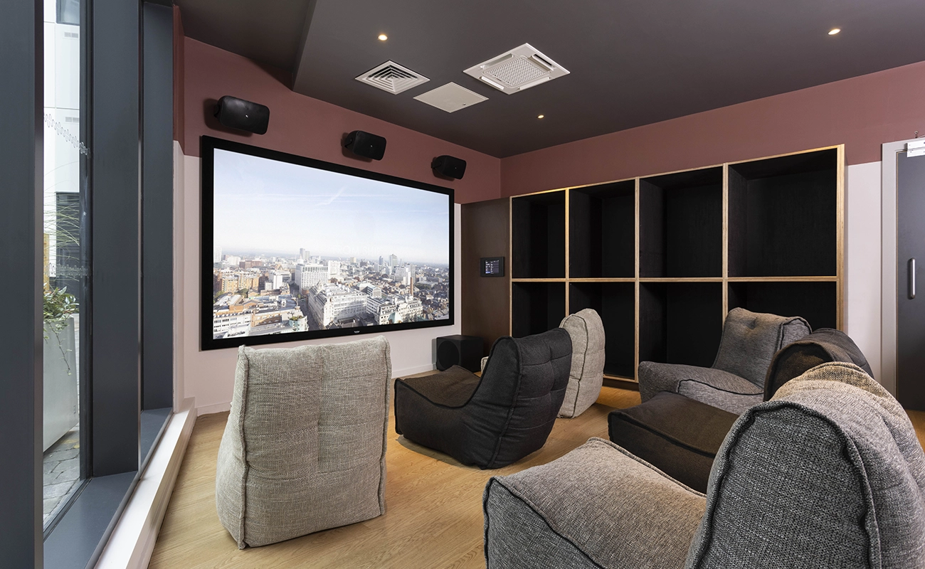 Cinema room which can also be used as a yoga room