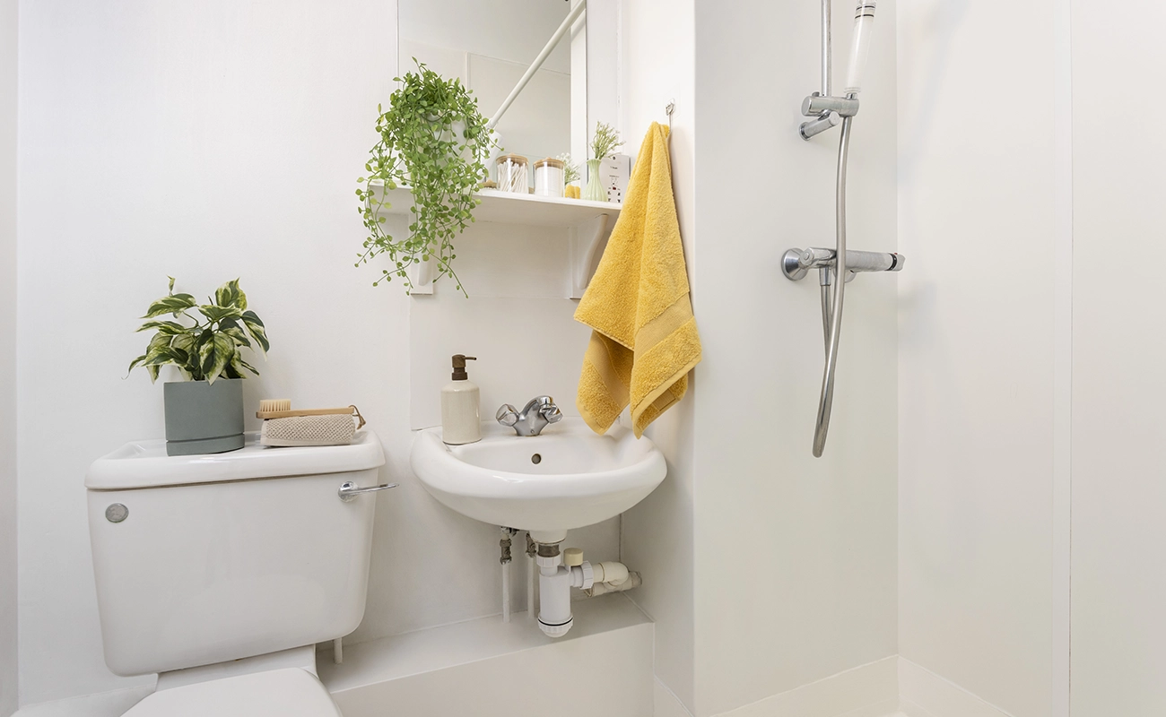Bathroom in an Ensuite Classic room