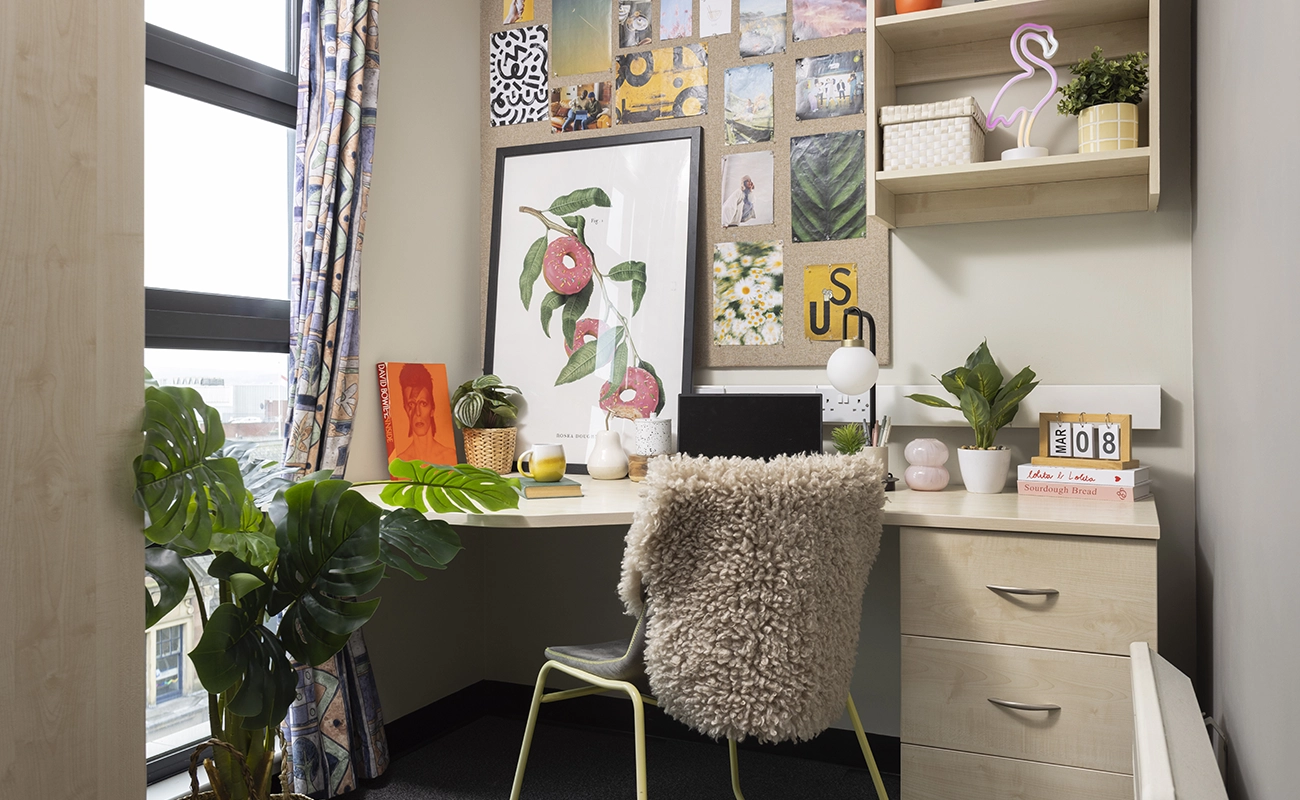 Study space in an Ensuite Classic room