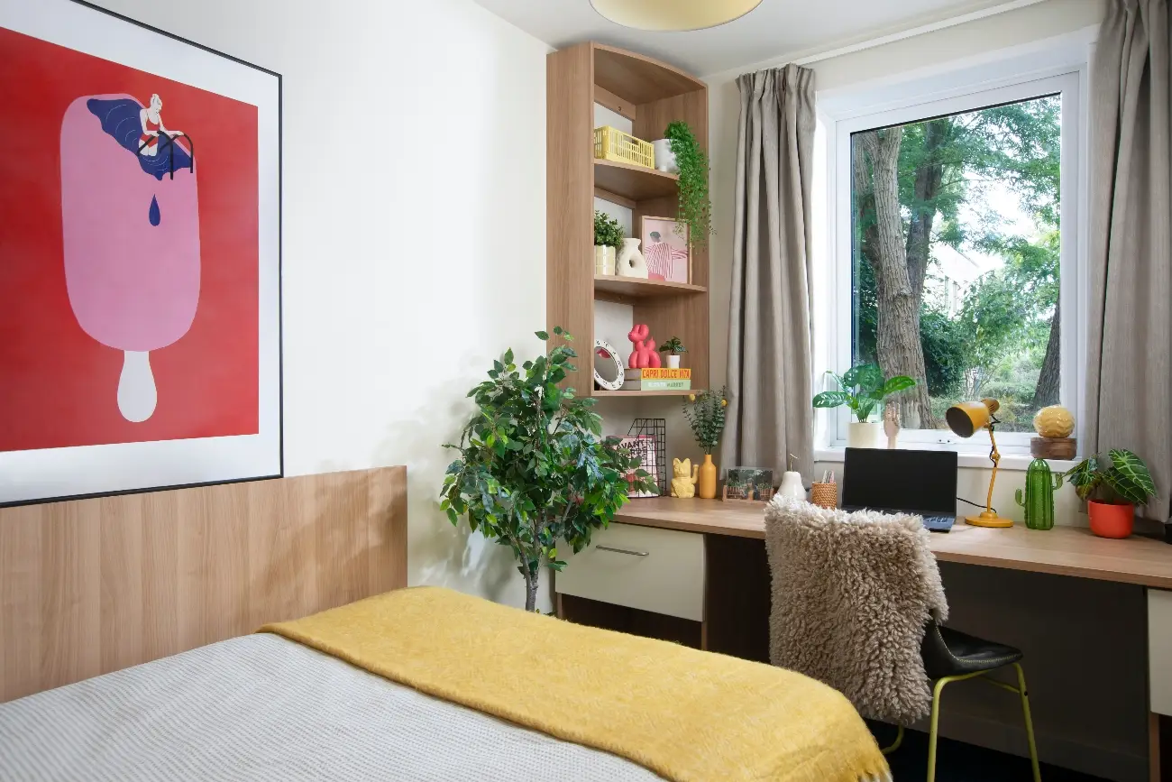 En-suite bedroom
