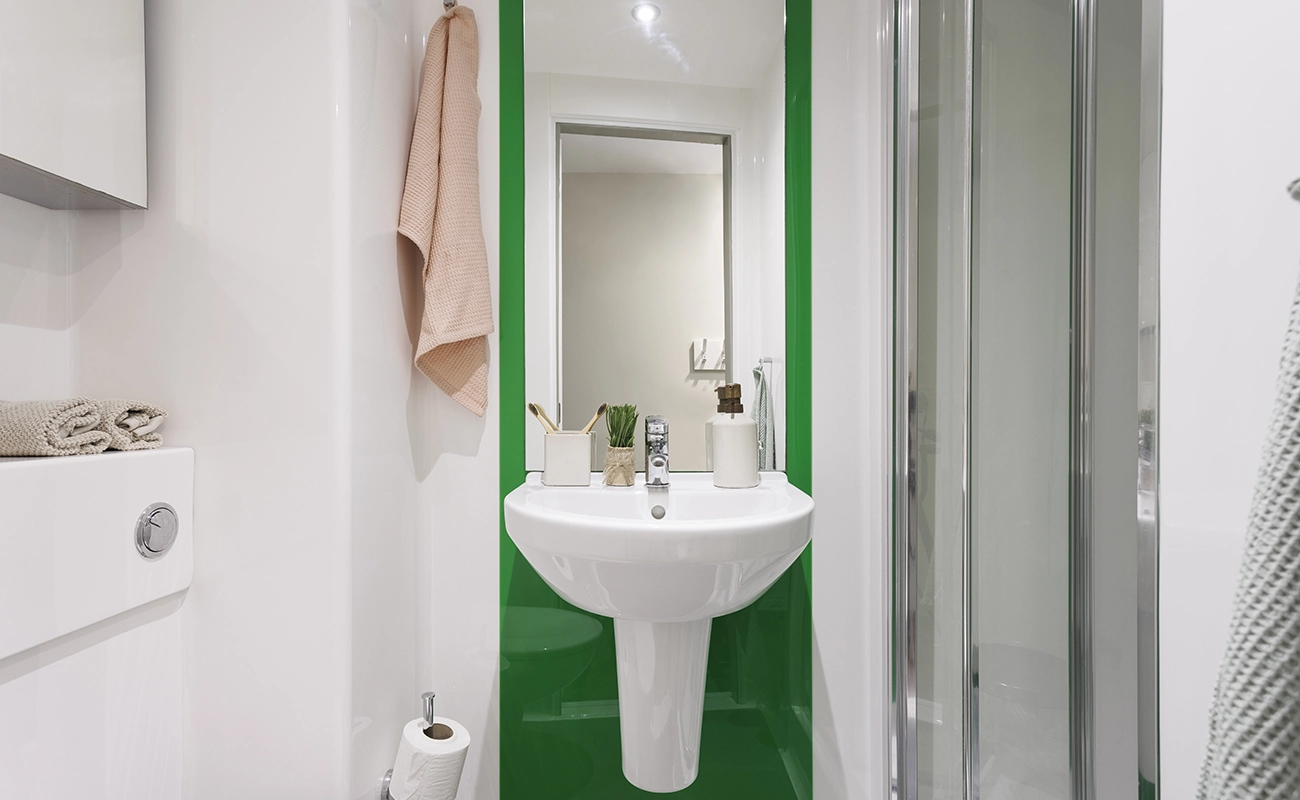 Bathroom in all ensuite rooms and studios (excluding accessible)