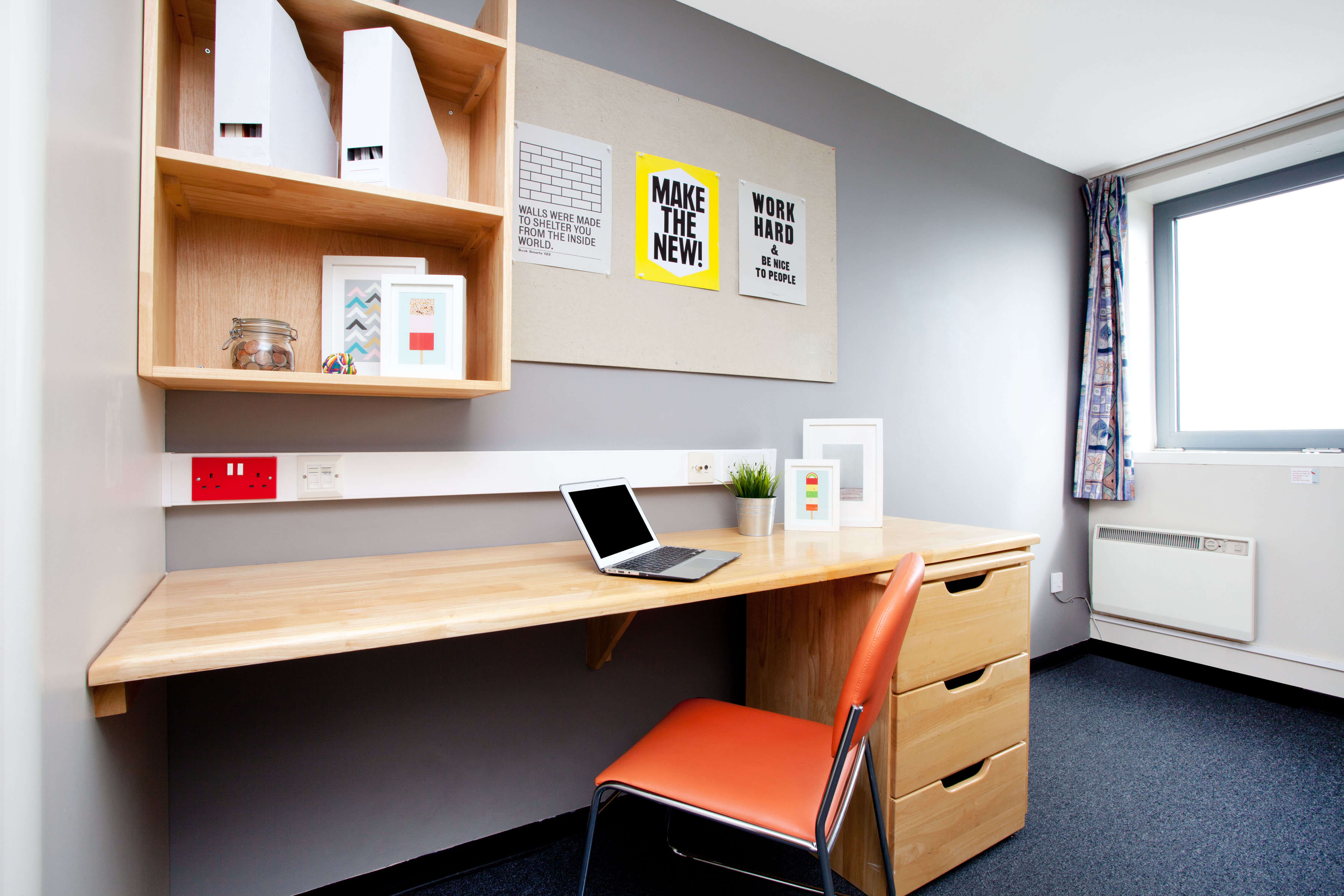 Basic En-suite room at Trafalgar Hall