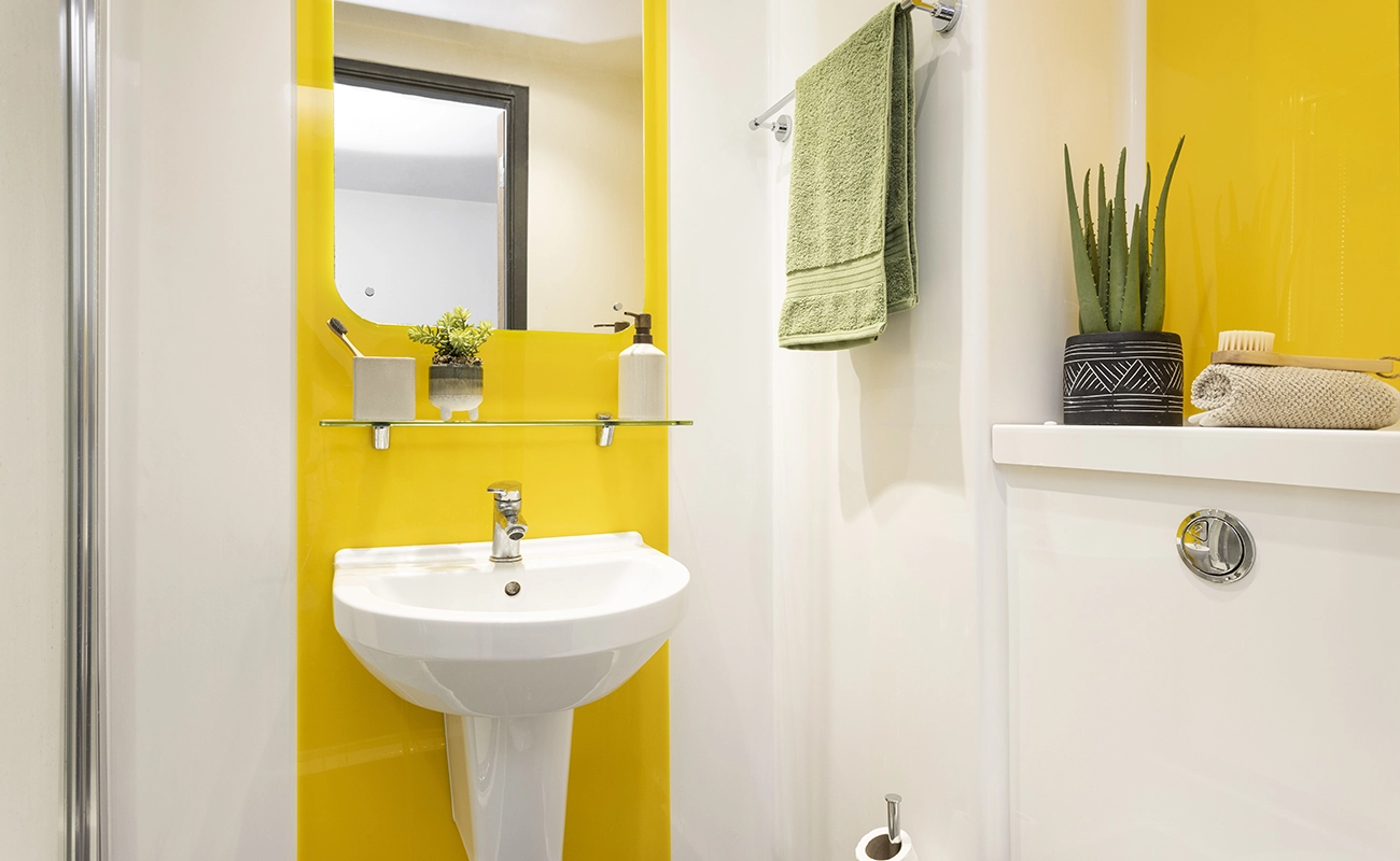 Bathroom in all ensuite rooms and studios (excluding accessible)